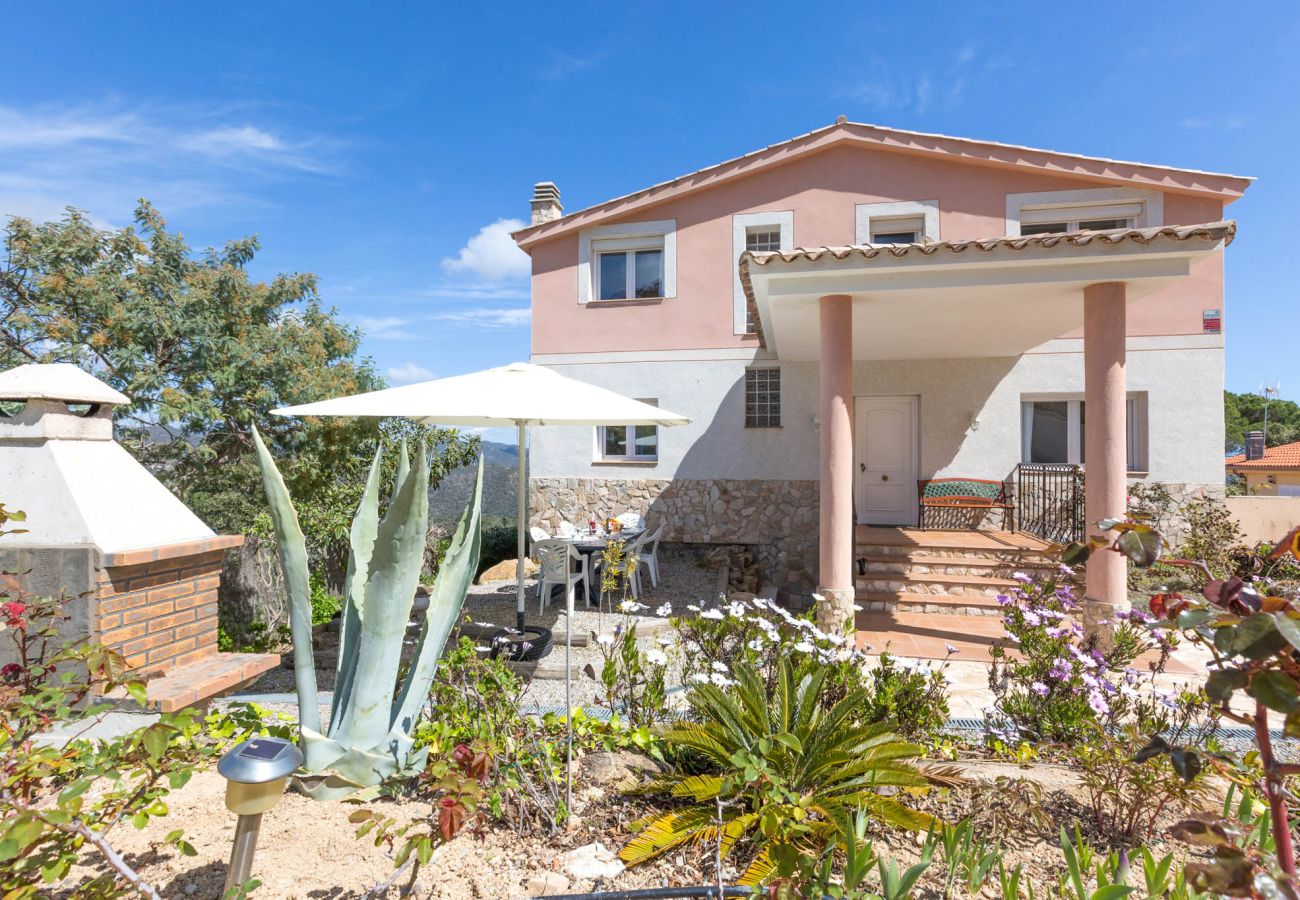 Villa en Lloret de Mar - 2ANG 01 - Acogedora y gran casa de 5 habitaciones con piscina privada cerca la playa de Cala Canyelles