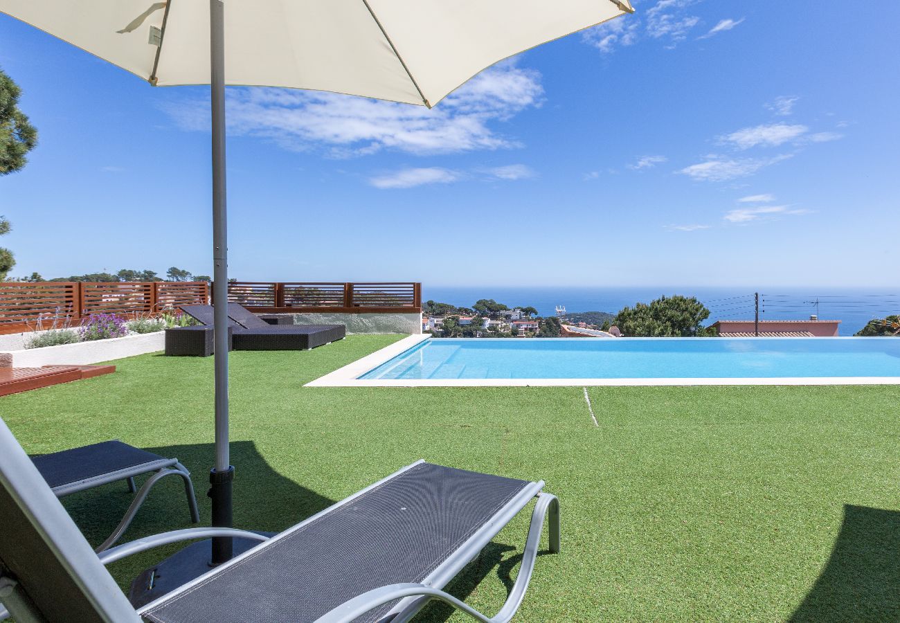 Villa en Lloret de Mar - 2BRA01 - Casa con piscina privada e impresionantes vistas al mar situada cerca de la playa