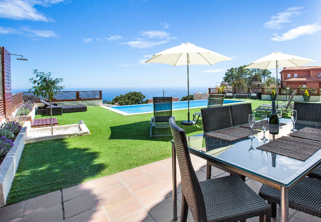 Villa en Lloret de Mar - 2BRA01 - Casa con piscina privada e impresionantes vistas al mar situada cerca de la playa