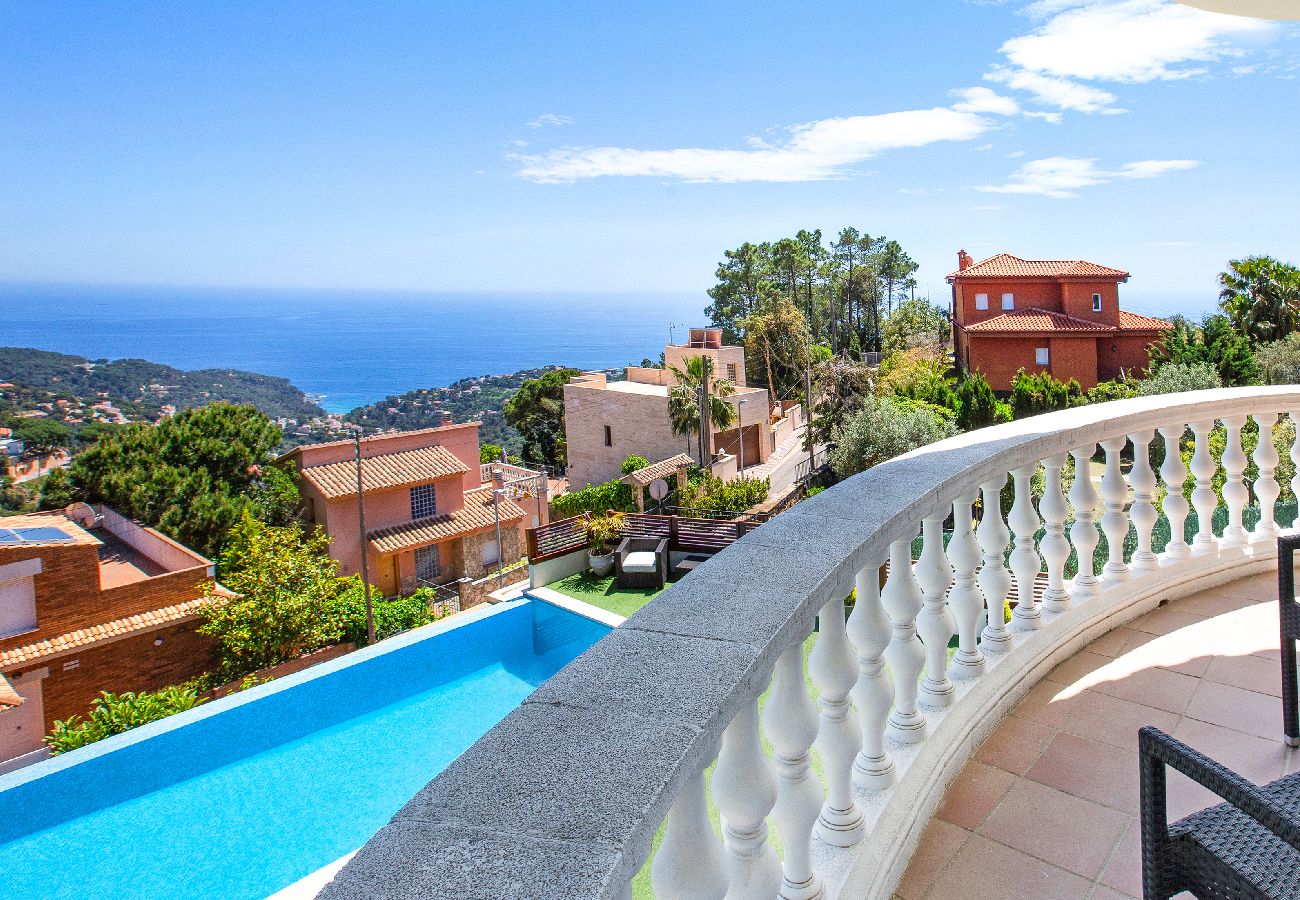 Villa en Lloret de Mar - 2BRA01 - Casa con piscina privada e impresionantes vistas al mar situada cerca de la playa