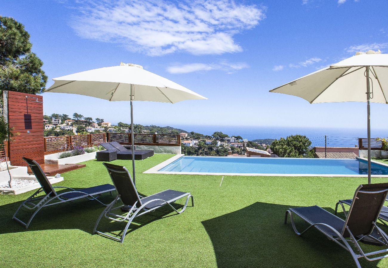 Villa en Lloret de Mar - 2BRA01 - Casa con piscina privada e impresionantes vistas al mar situada cerca de la playa