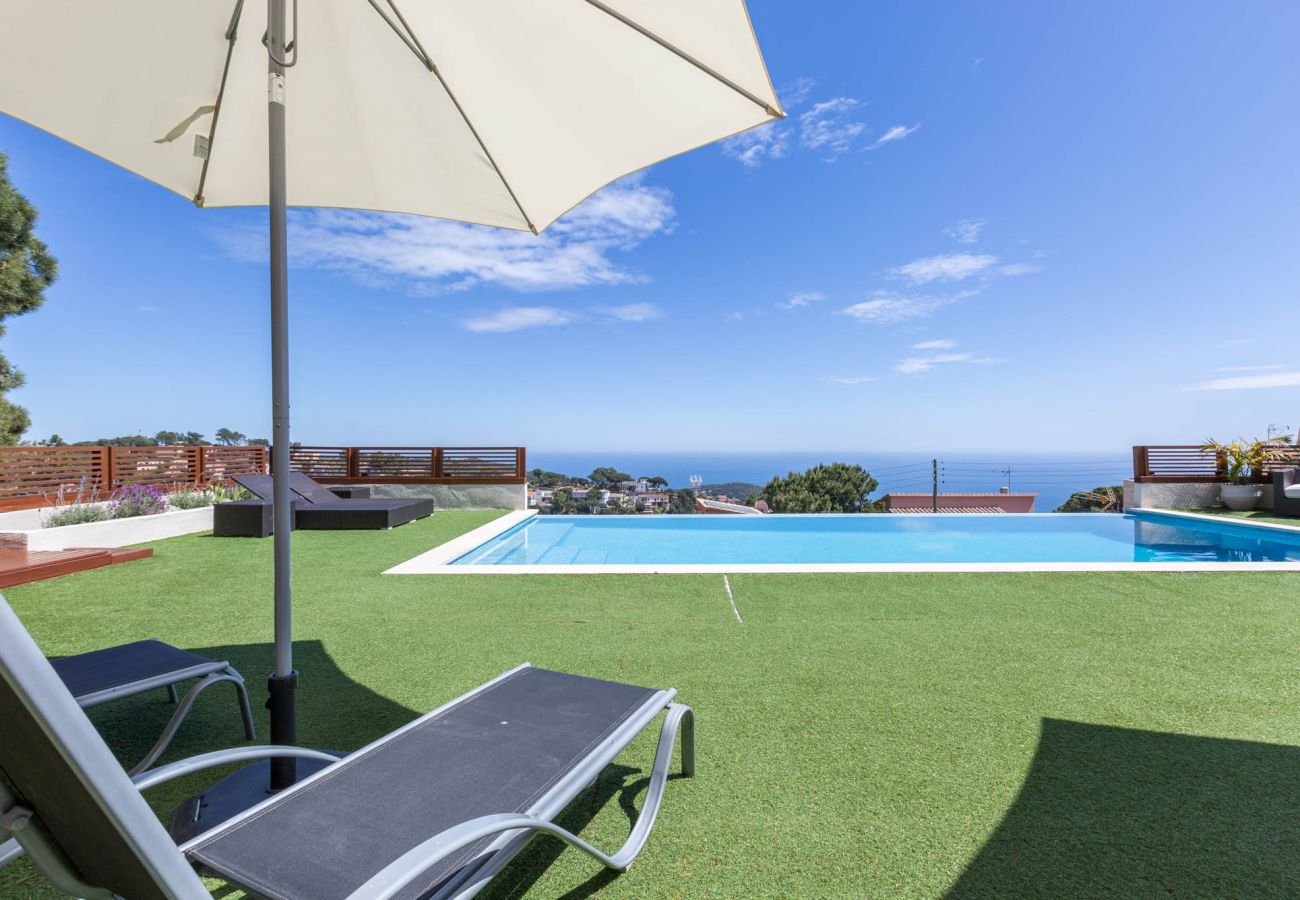 Villa en Lloret de Mar - 2BRA01 - Casa con piscina privada e impresionantes vistas al mar situada cerca de la playa