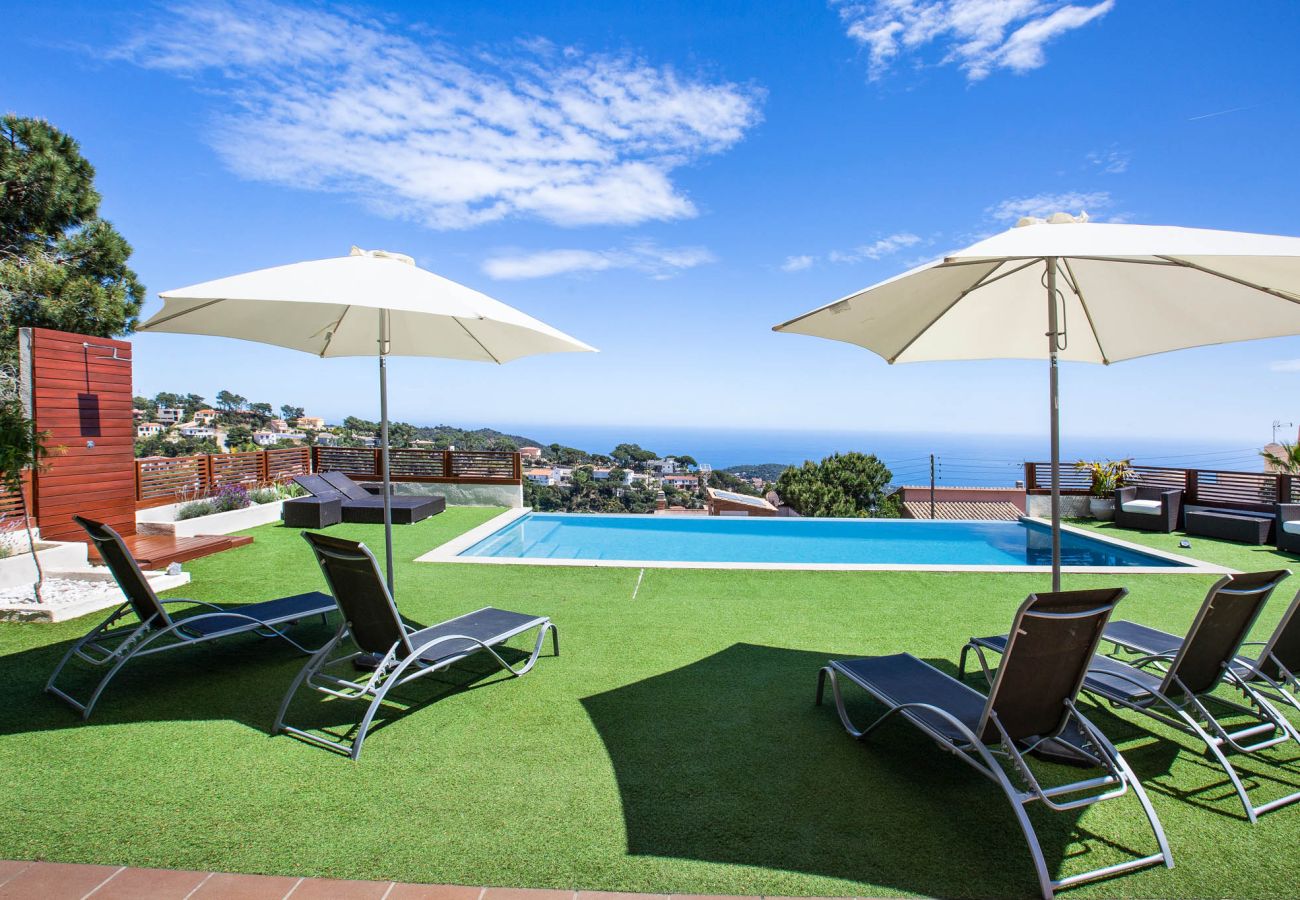 Villa en Lloret de Mar - 2BRA01 - Casa con piscina privada e impresionantes vistas al mar situada cerca de la playa