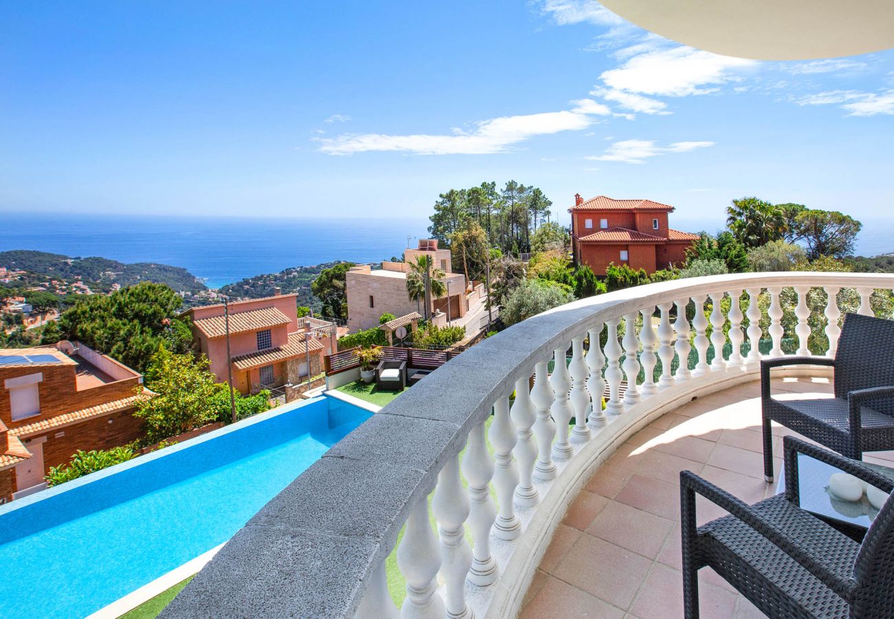 Villa en Lloret de Mar - 2BRA01 - Casa con piscina privada e impresionantes vistas al mar situada cerca de la playa