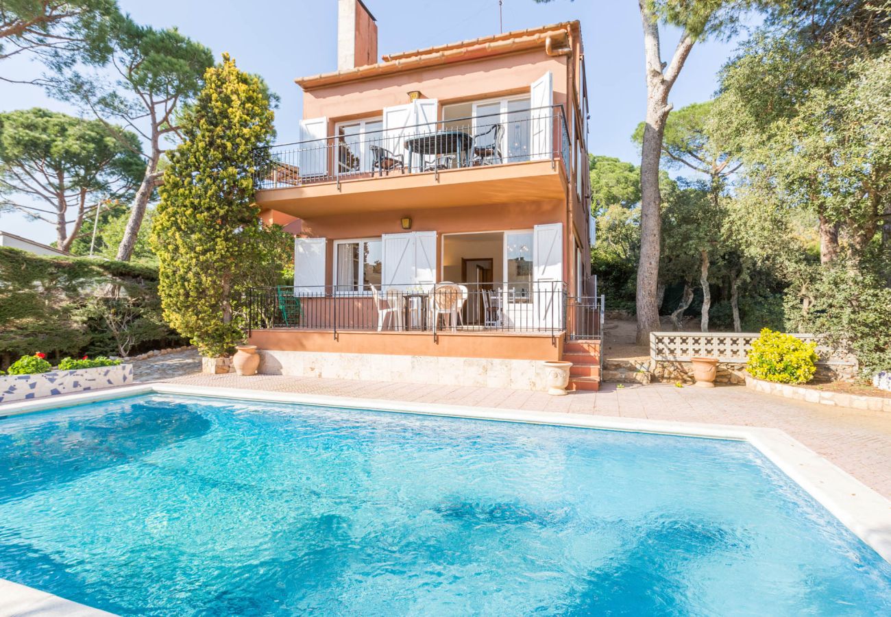 Villa en Calella de Palafrugell - 1BENETPL - Casa dividida en 3 apartamentos totalmente independientes con piscina compartida a tan solo 1 km de la playa de Calella de Palafrugell