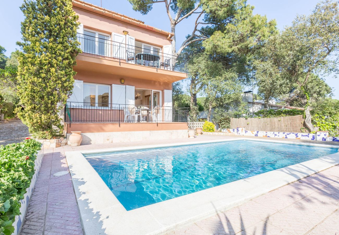 Villa en Calella de Palafrugell - 1BENETPL - Casa dividida en 3 apartamentos totalmente independientes con piscina compartida a tan solo 1 km de la playa de Calella de Palafrugell