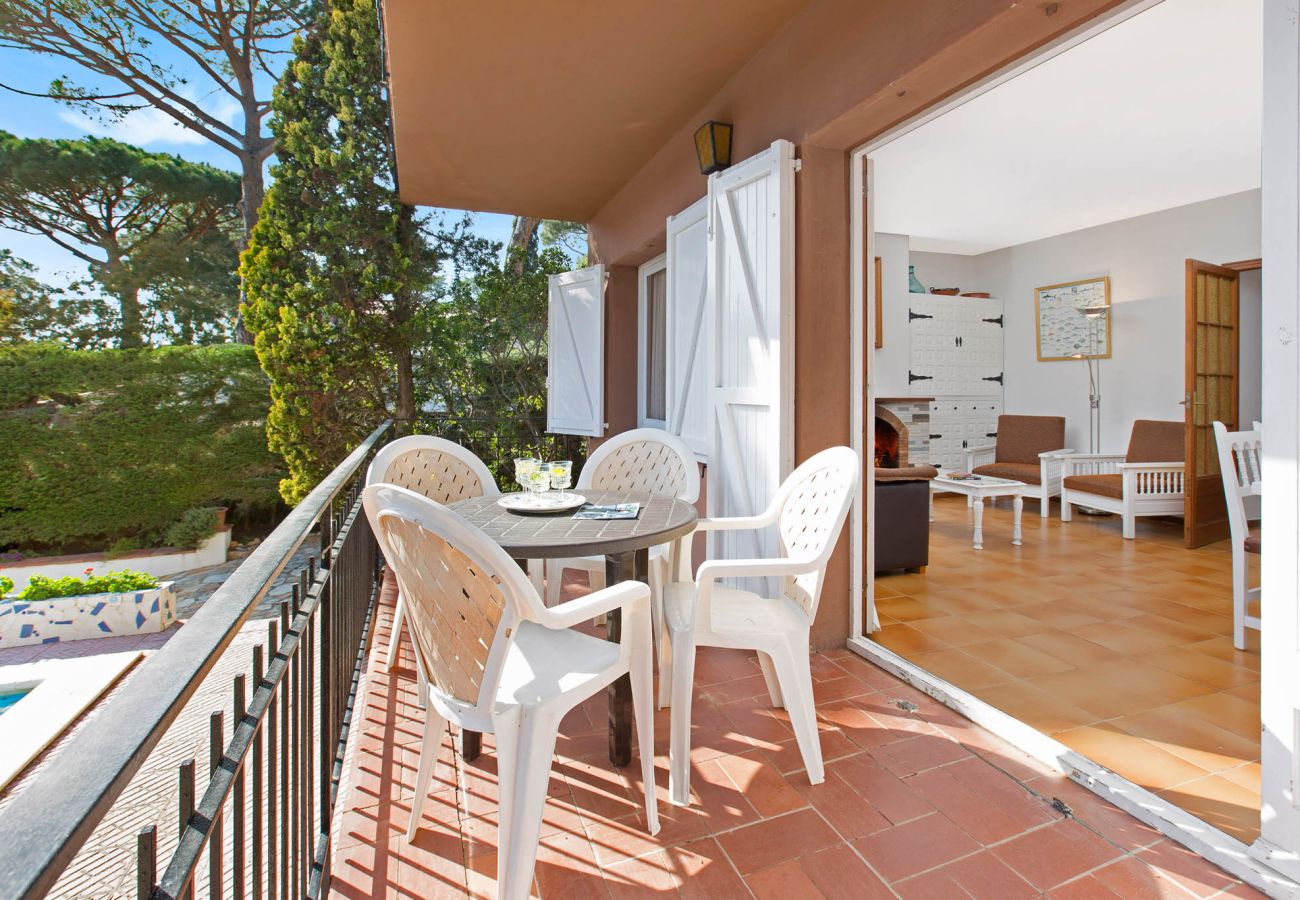 Villa en Calella de Palafrugell - 1BENETPL - Casa dividida en 3 apartamentos totalmente independientes con piscina compartida a tan solo 1 km de la playa de Calella de Palafrugell