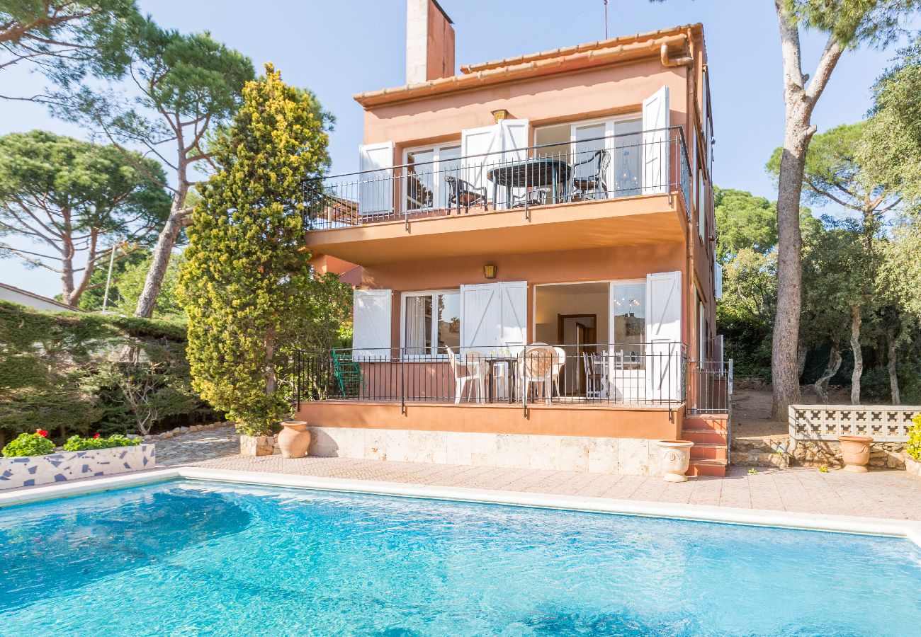 Villa en Calella de Palafrugell - 1BENET 1 -Casa dividida en 3 apartamentos totalmente independientes con piscina compartida a tan solo 1 km de la playa de Calella de Palafrugell