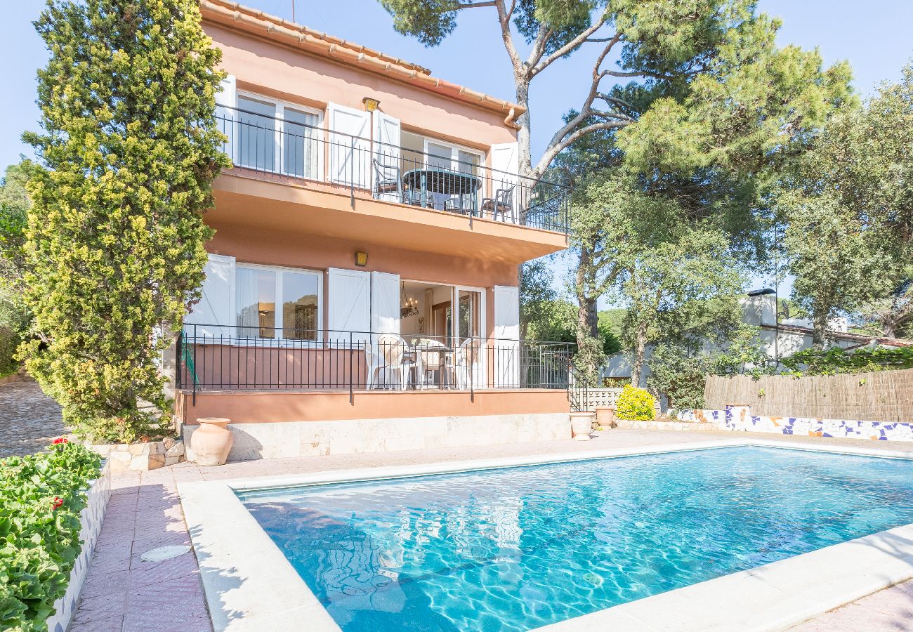 Villa en Calella de Palafrugell - 1BENET 1 -Casa dividida en 3 apartamentos totalmente independientes con piscina compartida a tan solo 1 km de la playa de Calella de Palafrugell