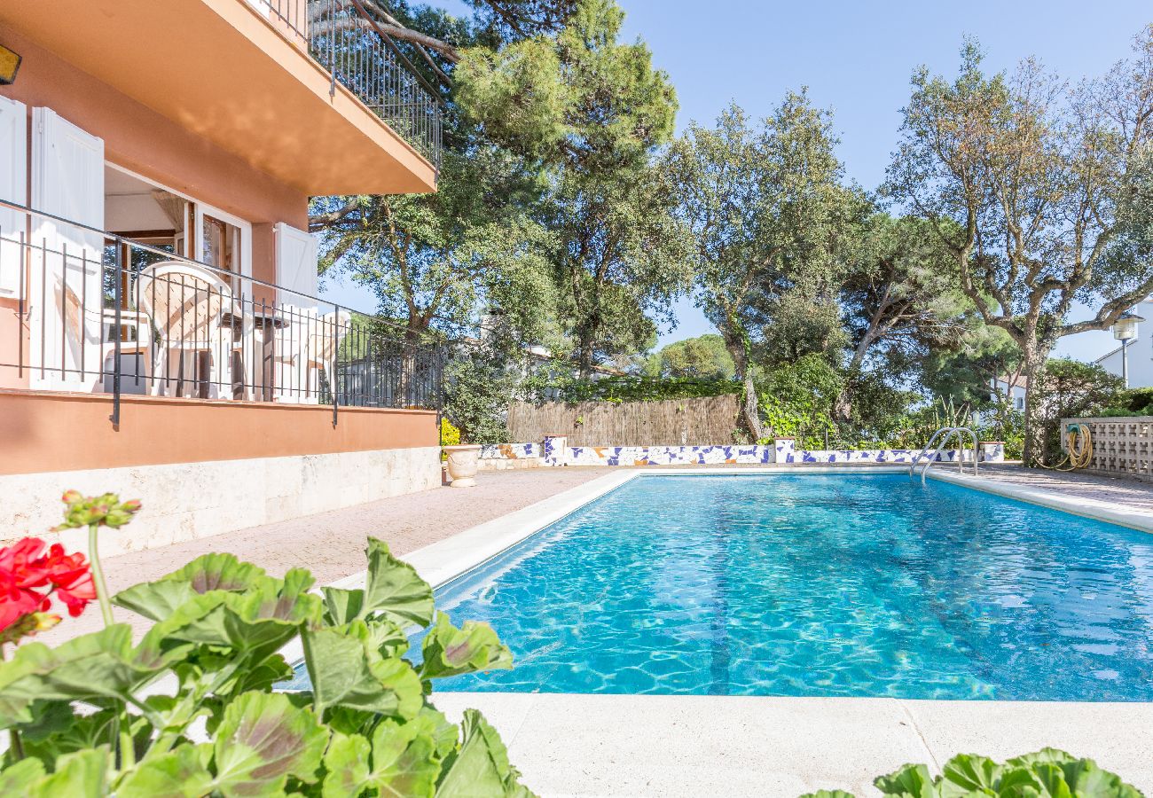 Villa en Calella de Palafrugell - 1BENET 1 -Casa dividida en 3 apartamentos totalmente independientes con piscina compartida a tan solo 1 km de la playa de Calella de Palafrugell