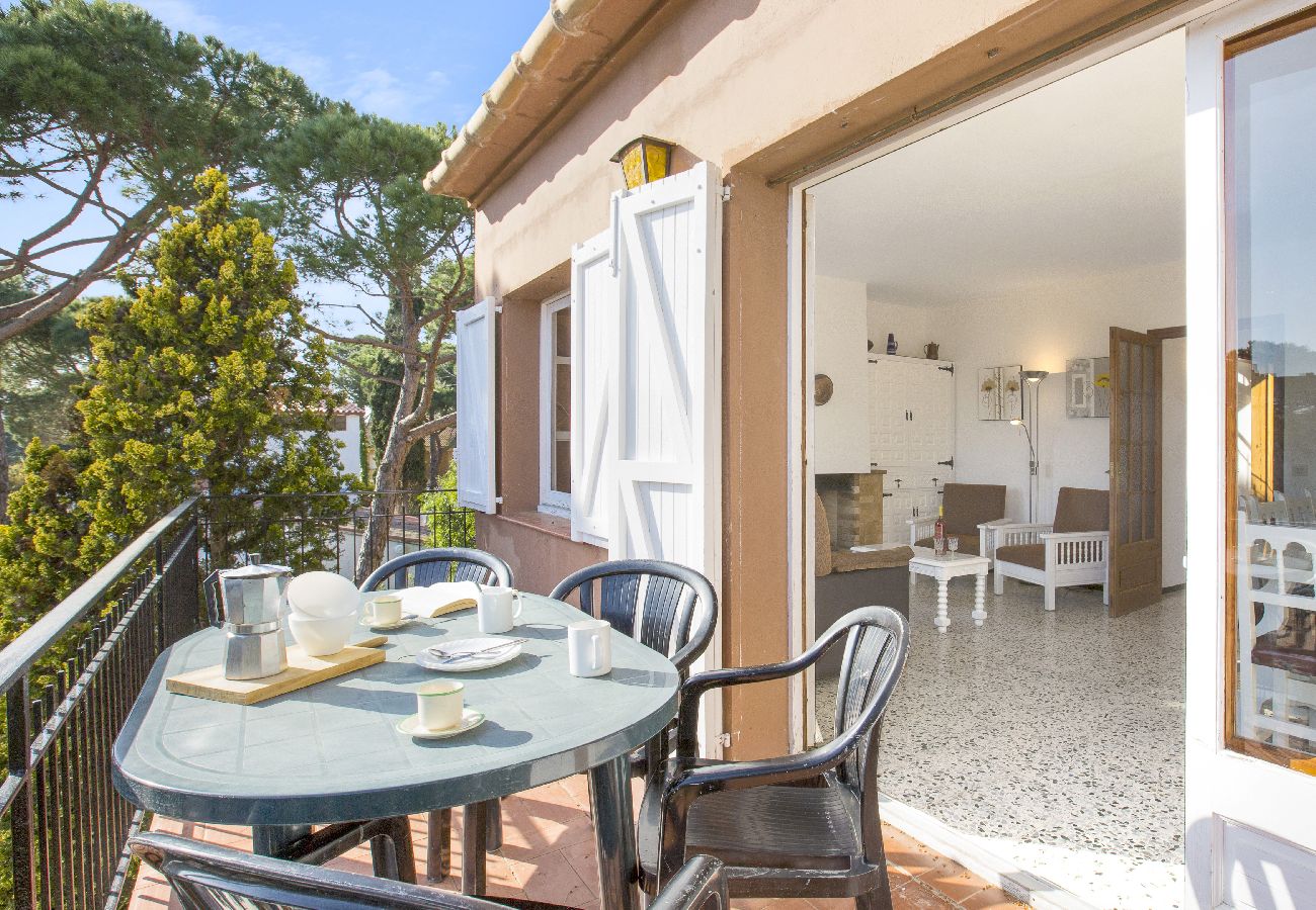 Villa en Calella de Palafrugell - 1BENET 1 -Casa dividida en 3 apartamentos totalmente independientes con piscina compartida a tan solo 1 km de la playa de Calella de Palafrugell