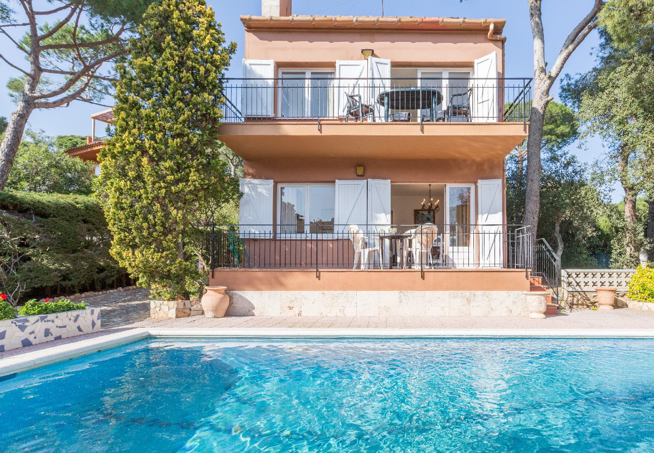 Villa en Calella de Palafrugell - 1BENET 1 -Casa dividida en 3 apartamentos totalmente independientes con piscina compartida a tan solo 1 km de la playa de Calella de Palafrugell