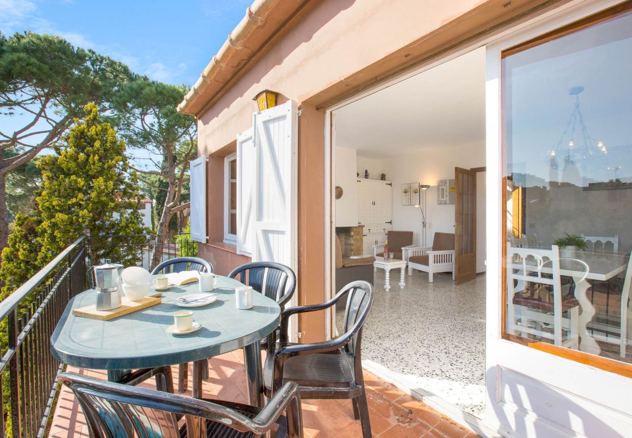 Villa en Calella de Palafrugell - 1BENET 1 -Casa dividida en 3 apartamentos totalmente independientes con piscina compartida a tan solo 1 km de la playa de Calella de Palafrugell