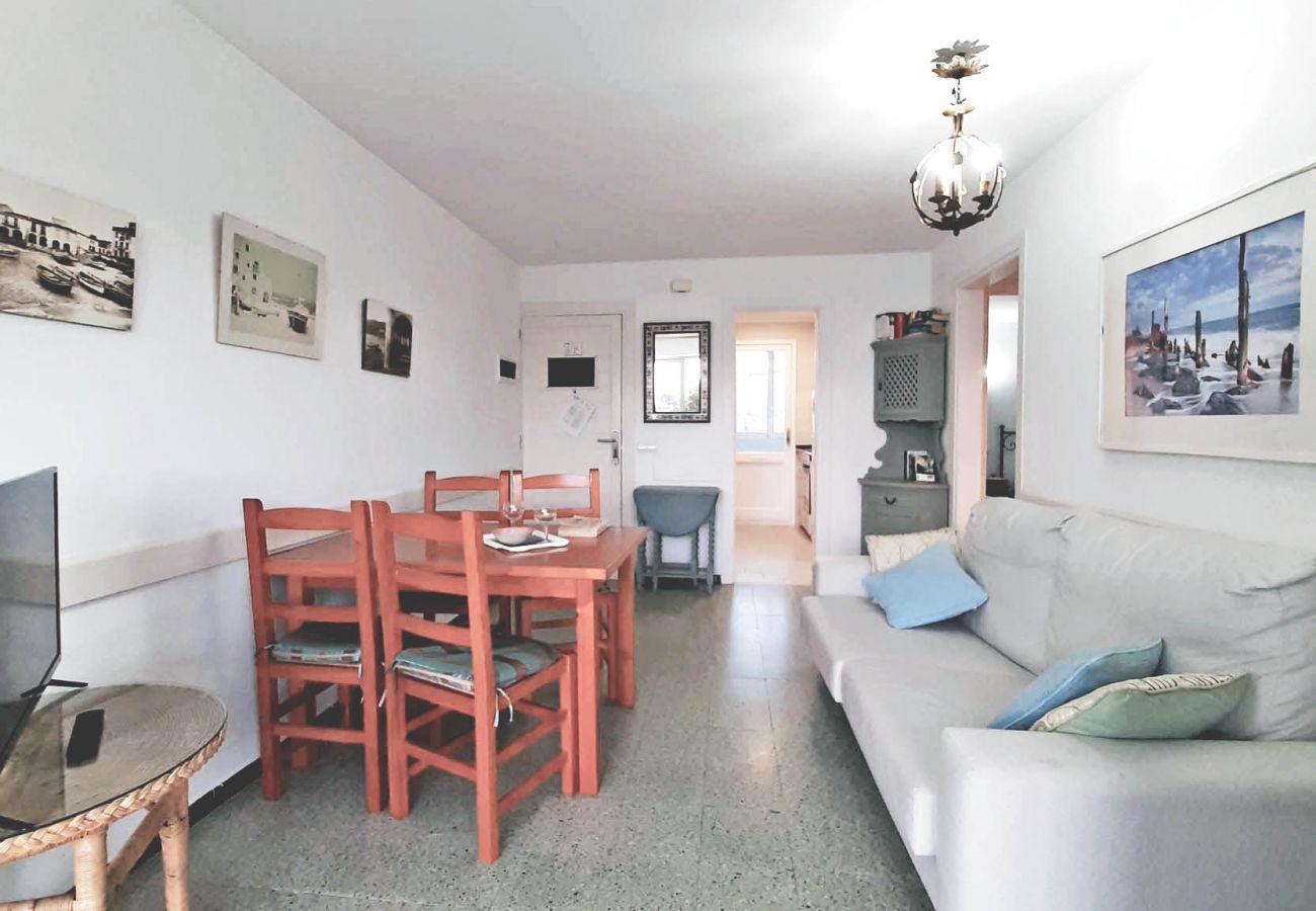 Apartamento en Calella de Palafrugell - 1CAN01 - Acogedor apartamento para 4 personas con terraza situado a pocos minutos caminando de la playa de Calella de Palafrugell.