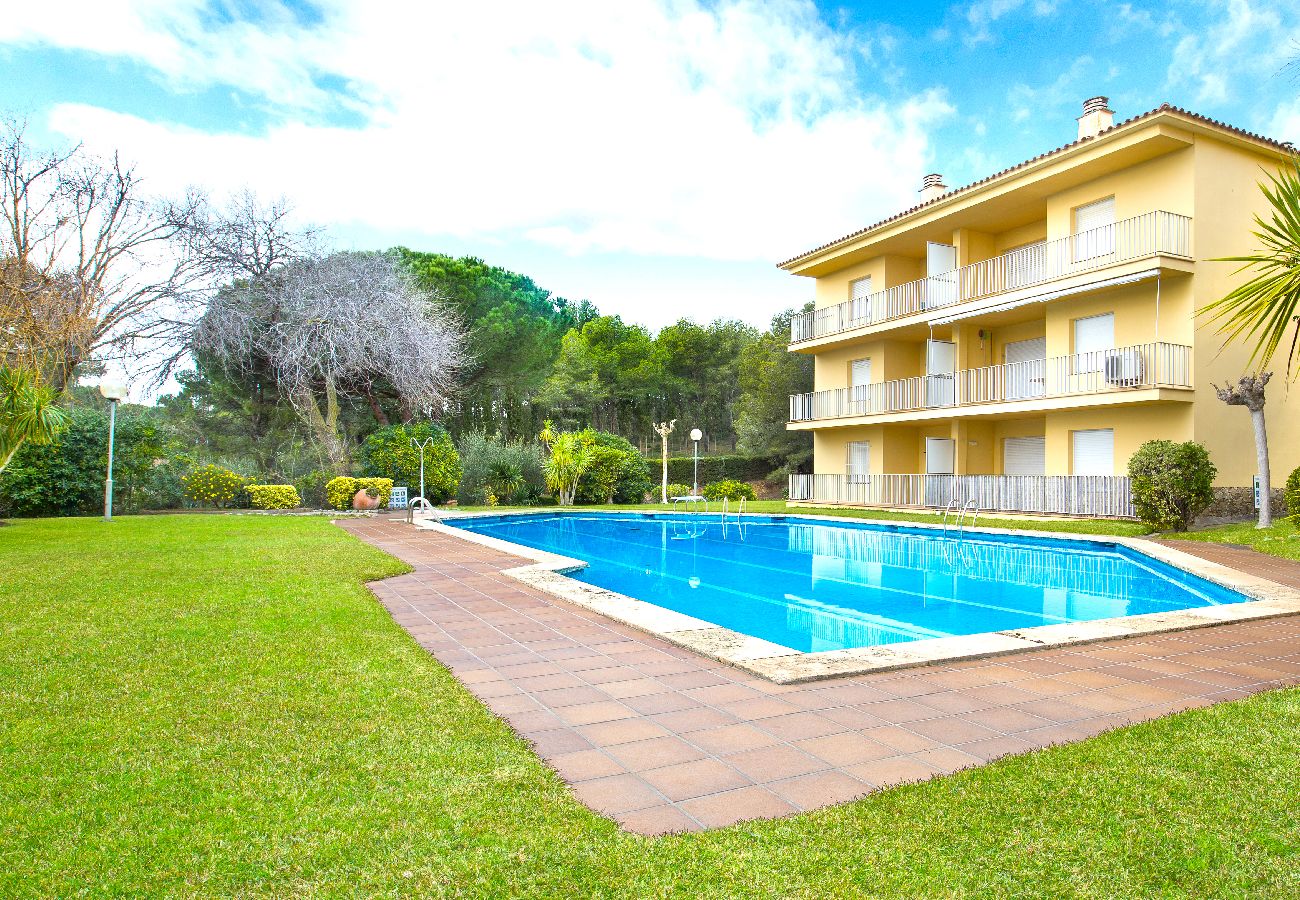 Apartamento en Llafranc - 1CEN B10 - Apartamento con jardín y piscina comunitaria situado en Llafranc, a unos 800m de la playa