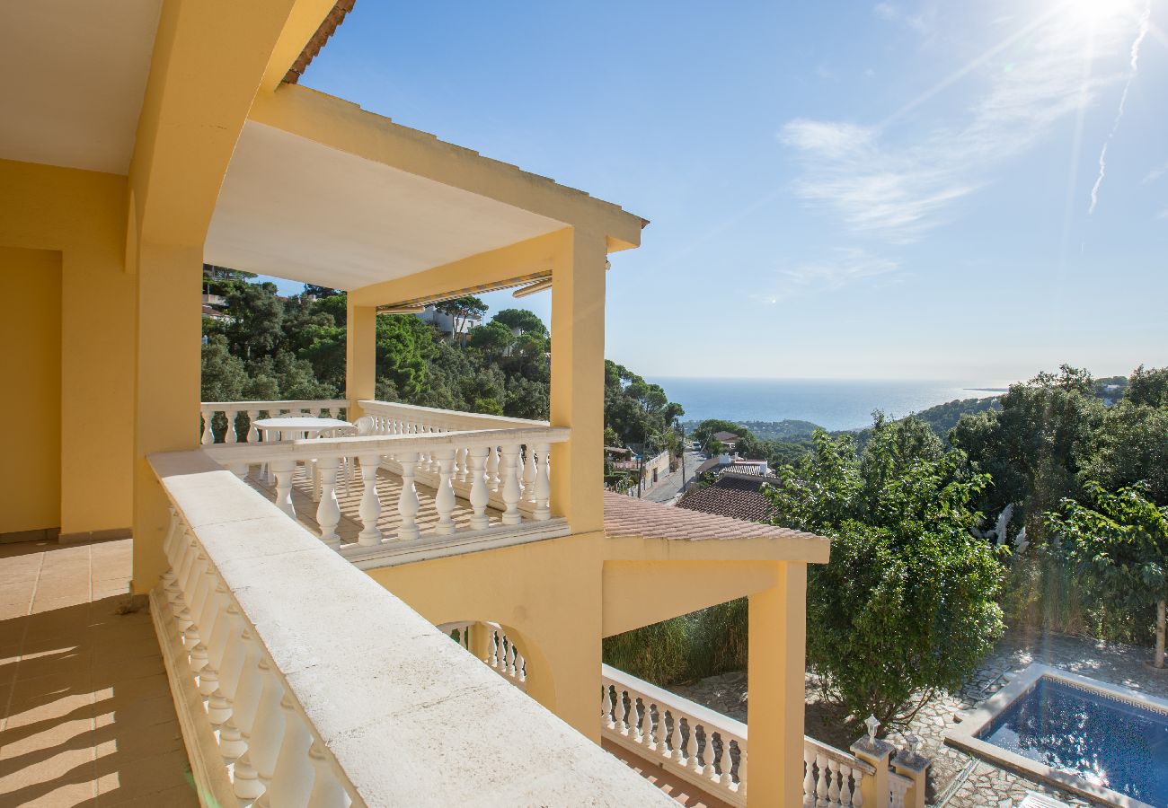 Villa en Lloret de Mar - 2CORA01 - Bonita casa de 3 habitaciones con jardín y piscina privada situada cerca de la playa 