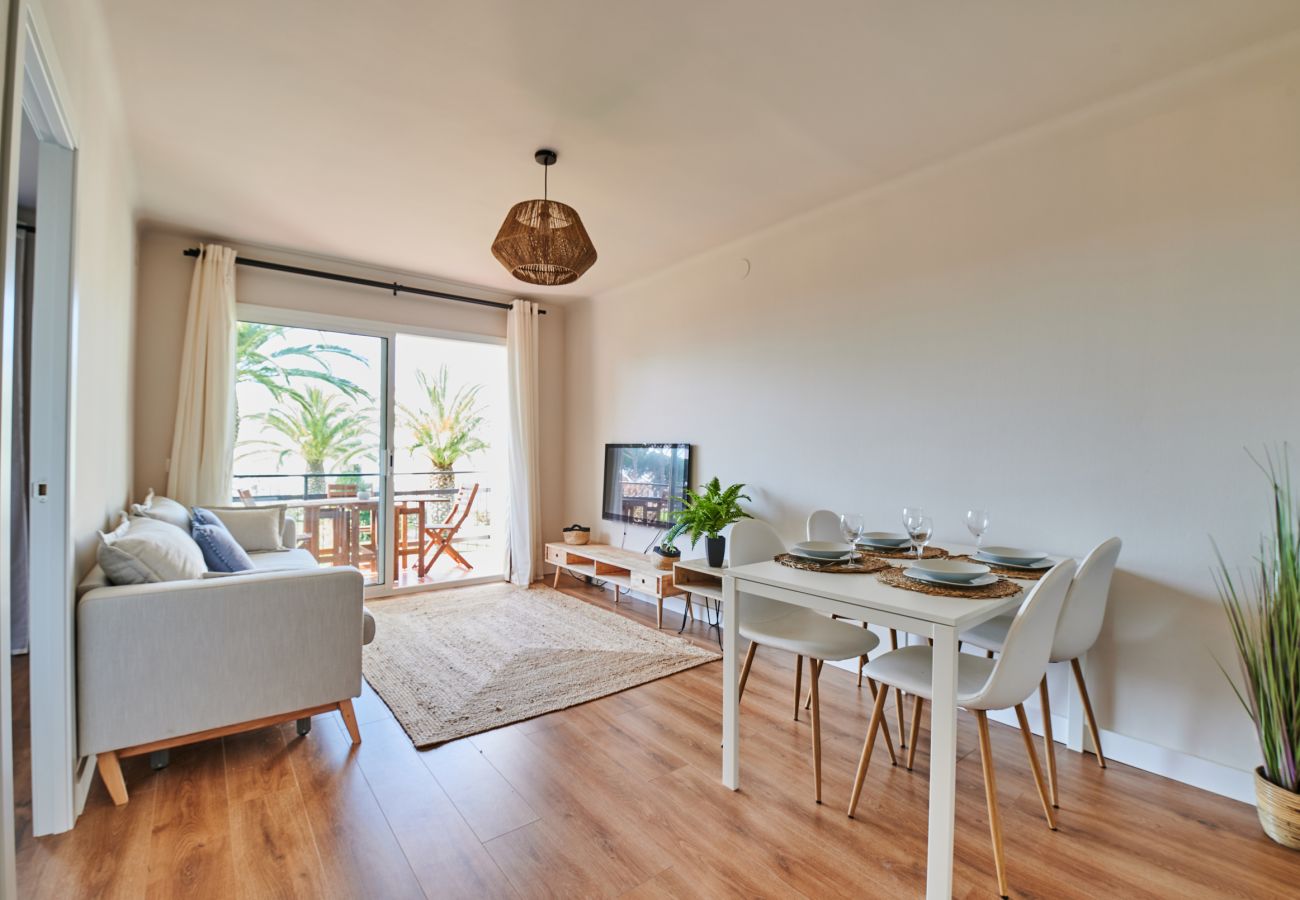 Apartamento en Calella de Palafrugell - 1CB - E4 Apartamento totalmente reformado con piscina y jardín comunitario cerca de la playa de Calella de Palafrugell