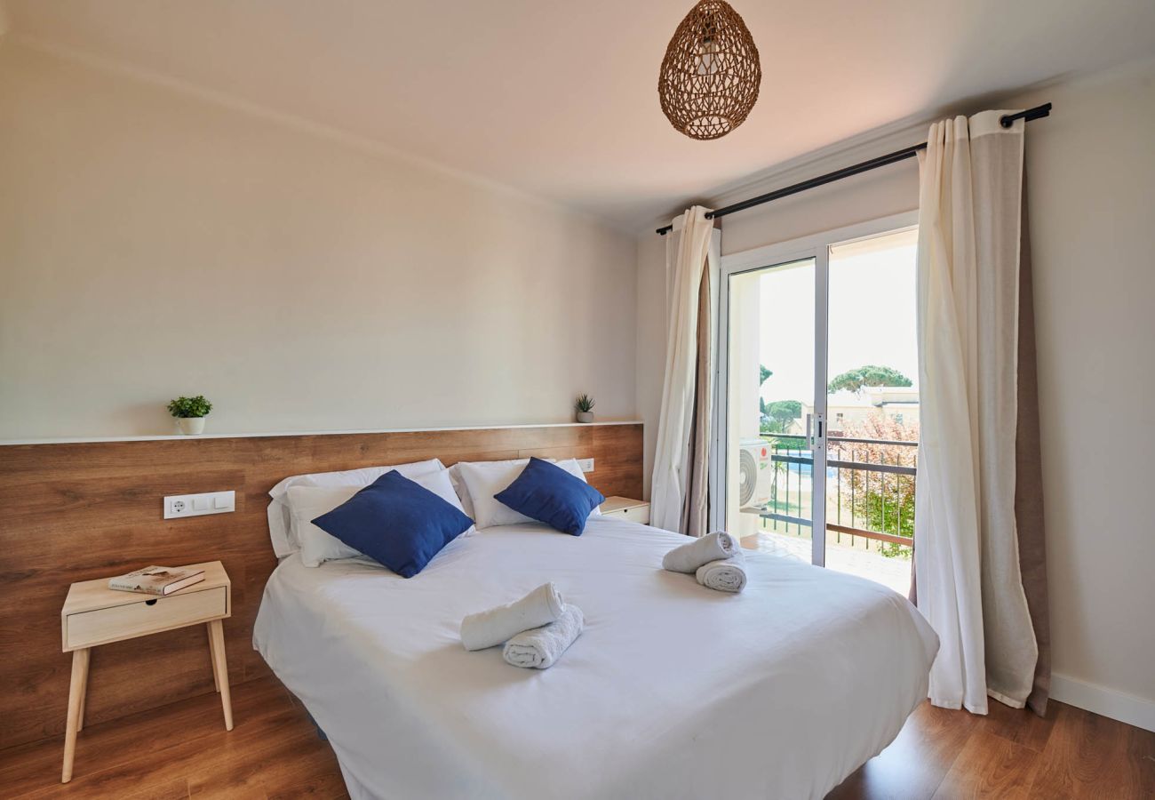 Apartamento en Calella de Palafrugell - 1CB - E4 Apartamento totalmente reformado con piscina y jardín comunitario cerca de la playa de Calella de Palafrugell