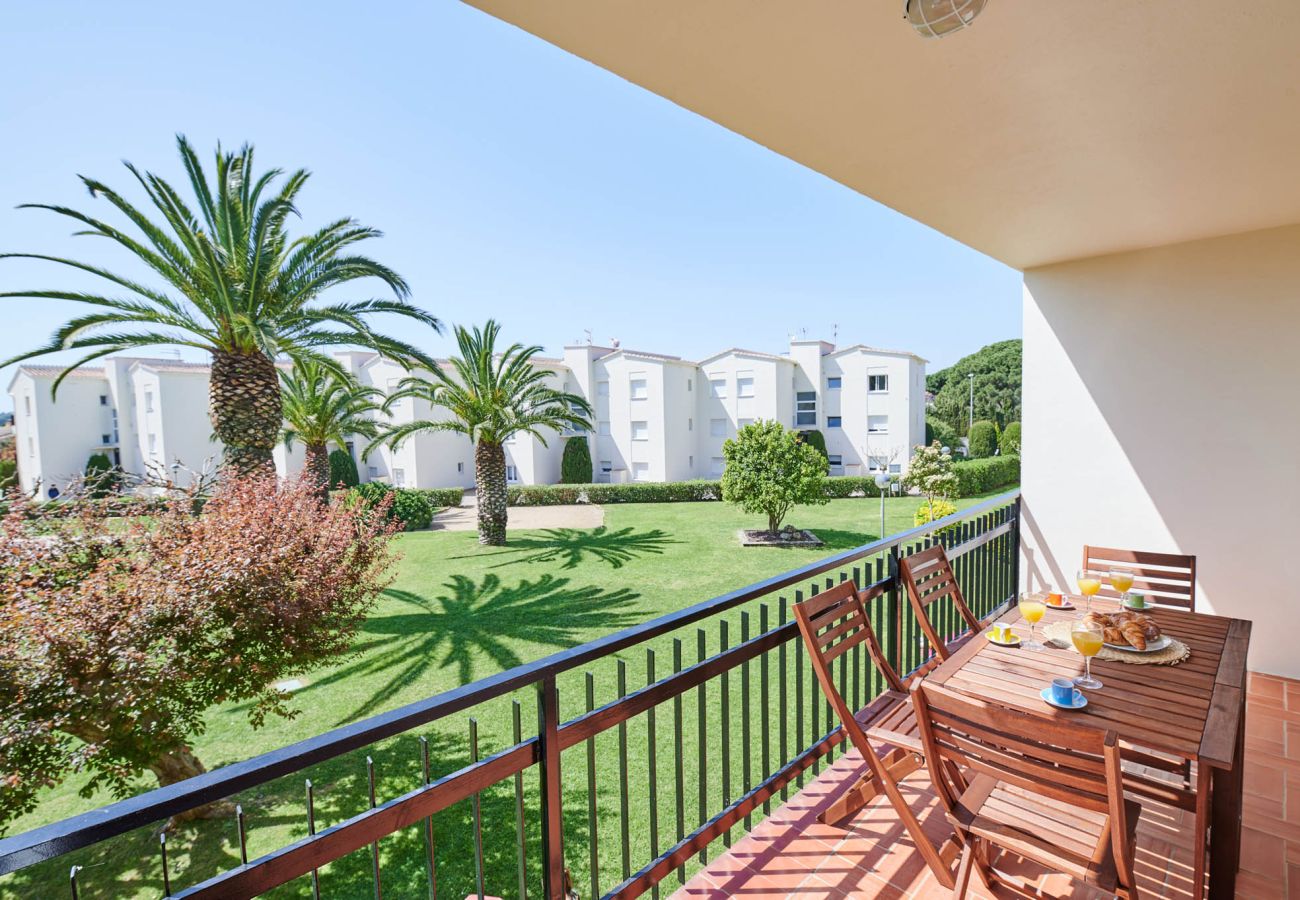 Apartamento en Calella de Palafrugell - 1CB - E4 Apartamento totalmente reformado con piscina y jardín comunitario cerca de la playa de Calella de Palafrugell