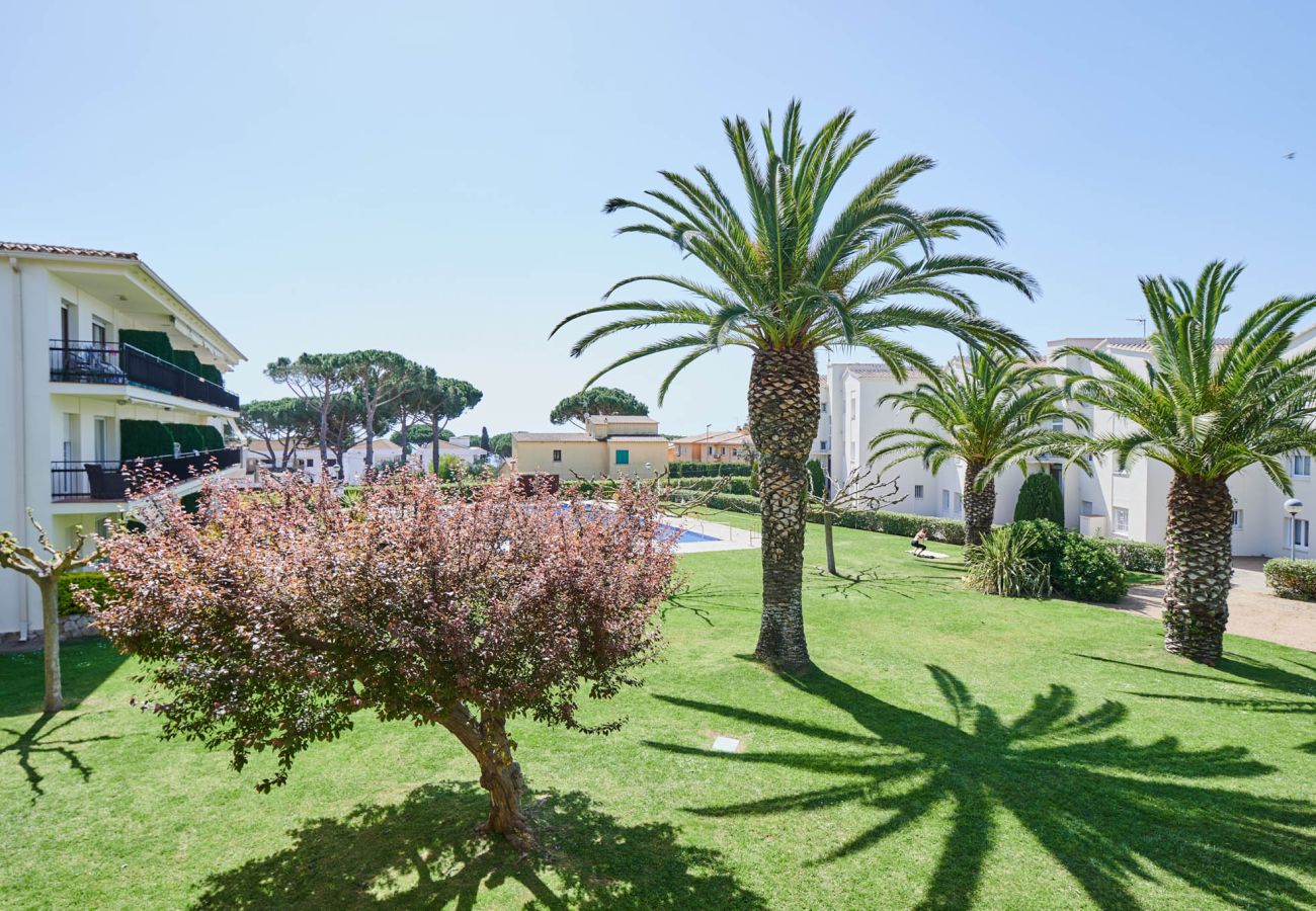 Apartamento en Calella de Palafrugell - 1CB - E4 Apartamento totalmente reformado con piscina y jardín comunitario cerca de la playa de Calella de Palafrugell