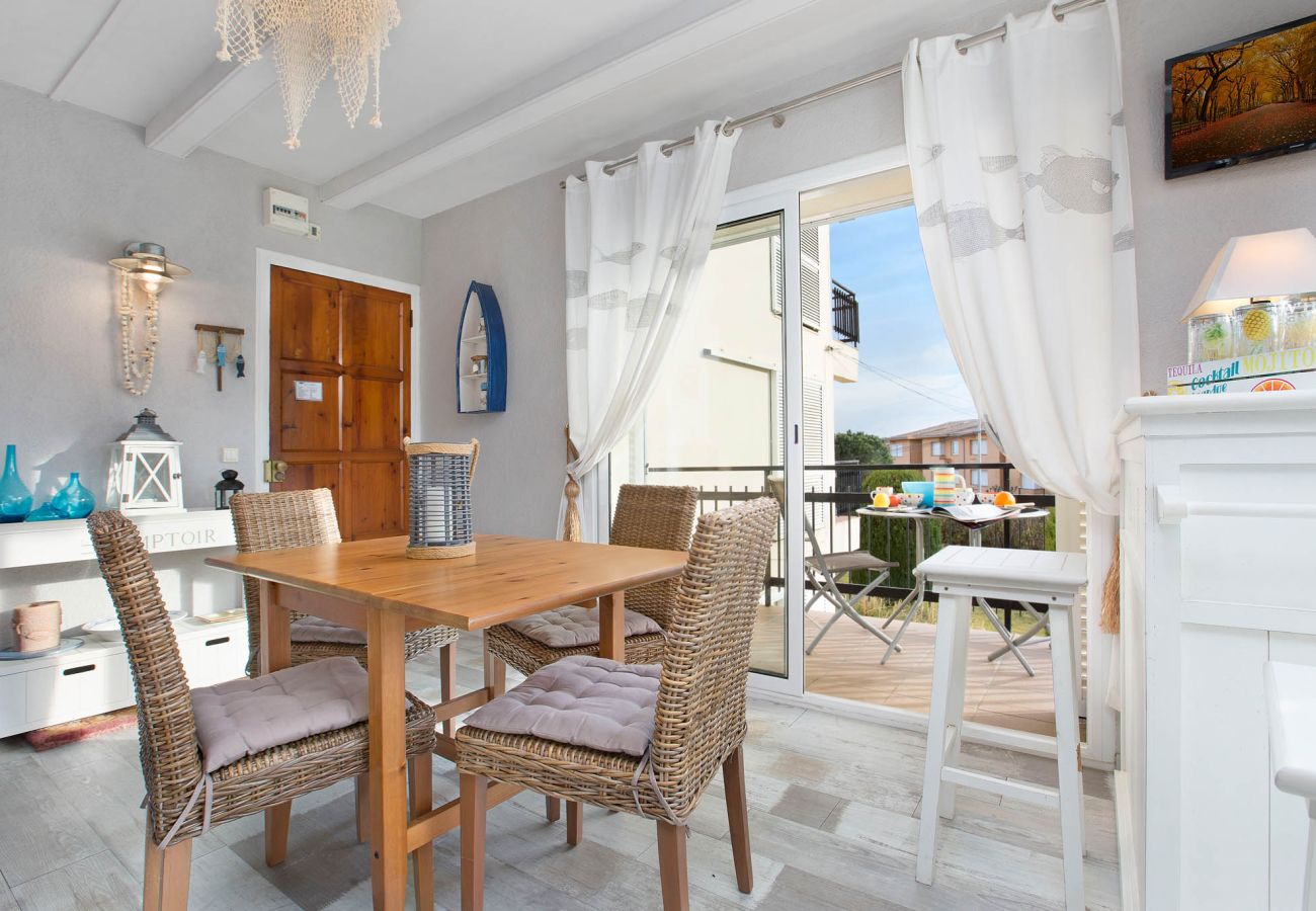 Apartamento en Calella de Palafrugell - 1CB K2 - Apartamento con dos habitaciones en una zona muy tranquila con jardín y piscina comunitaria cerca de la playa de Calella de Palafrugell