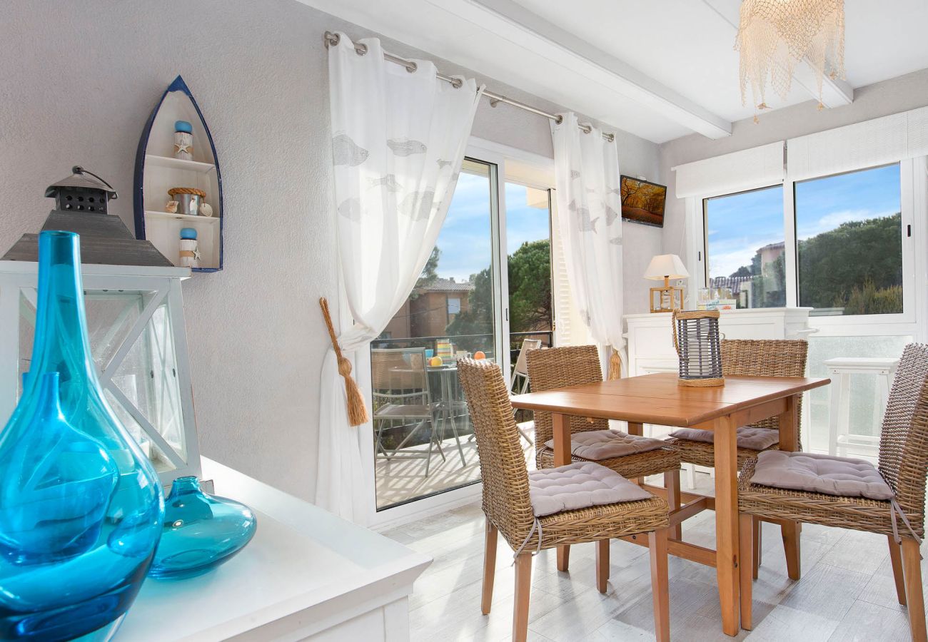 Apartamento en Calella de Palafrugell - 1CB K2 - Apartamento con dos habitaciones en una zona muy tranquila con jardín y piscina comunitaria cerca de la playa de Calella de Palafrugell