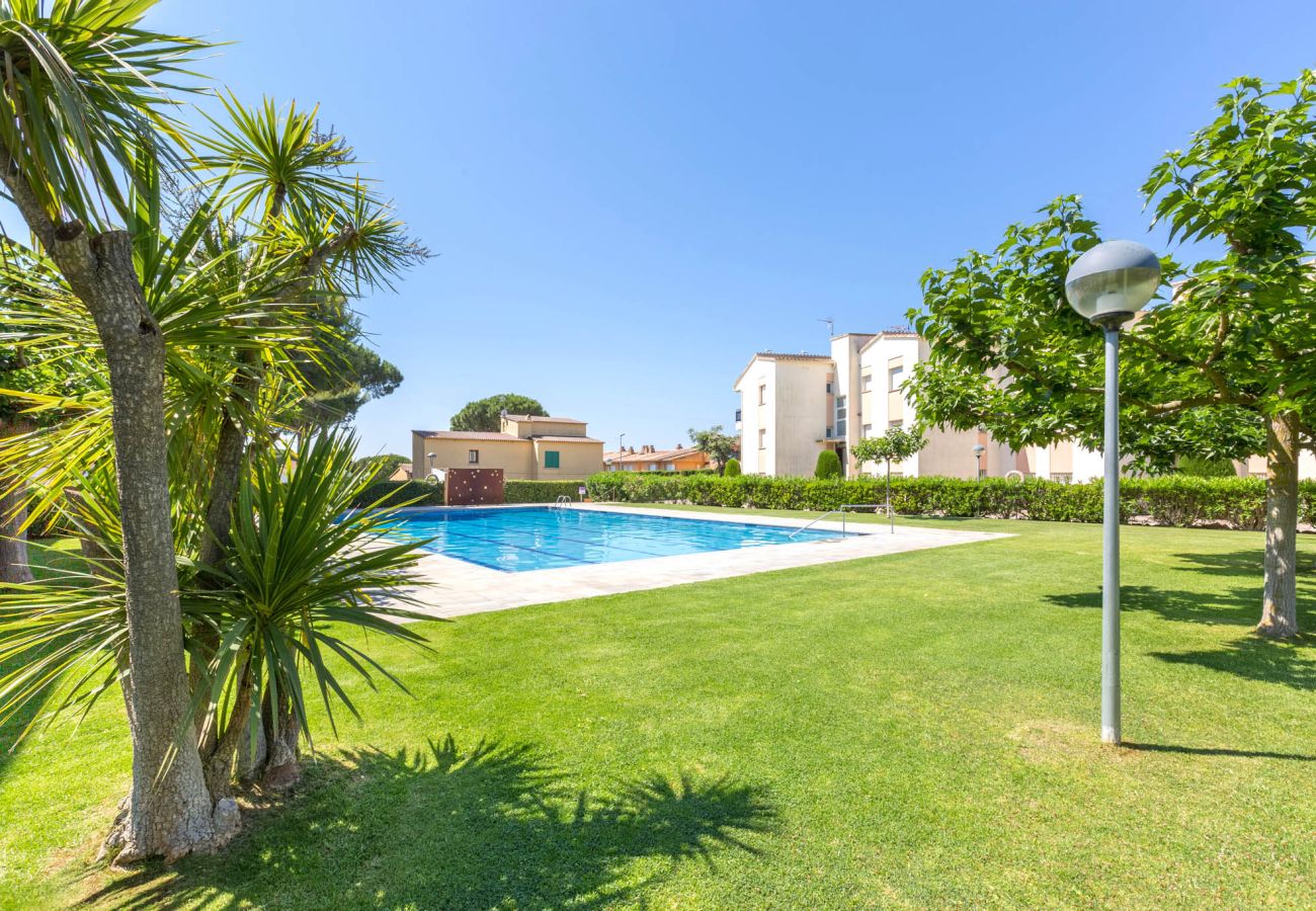 Apartamento en Calella de Palafrugell - 1CB K2 - Apartamento con dos habitaciones en una zona muy tranquila con jardín y piscina comunitaria cerca de la playa de Calella de Palafrugell