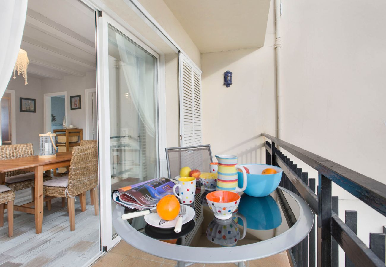 Apartamento en Calella de Palafrugell - 1CB K2 - Apartamento con dos habitaciones en una zona muy tranquila con jardín y piscina comunitaria cerca de la playa de Calella de Palafrugell