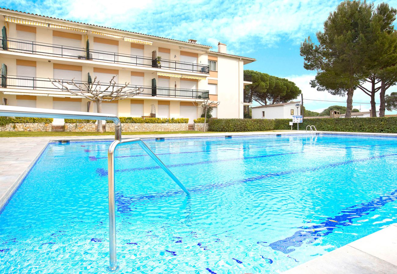 Apartamento en Calella de Palafrugell - 1CB K2 - Apartamento con dos habitaciones en una zona muy tranquila con jardín y piscina comunitaria cerca de la playa de Calella de Palafrugell