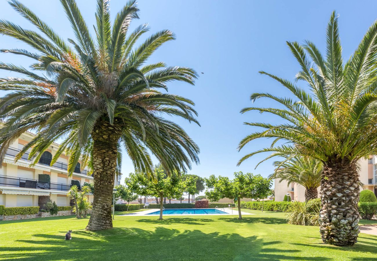 Apartamento en Calella de Palafrugell - 1CB K2 - Apartamento con dos habitaciones en una zona muy tranquila con jardín y piscina comunitaria cerca de la playa de Calella de Palafrugell