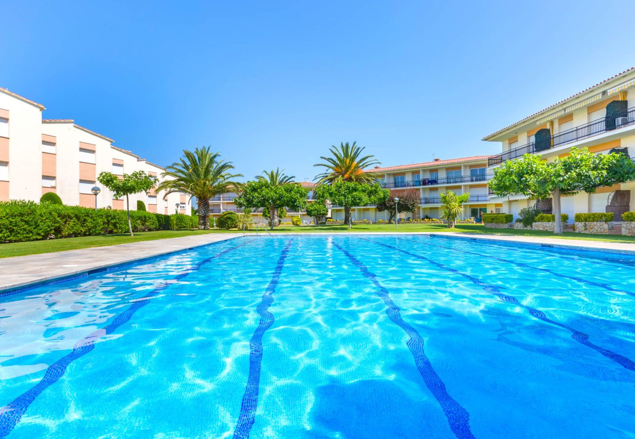 Apartamento en Calella de Palafrugell - 1CB K2 - Apartamento con dos habitaciones en una zona muy tranquila con jardín y piscina comunitaria cerca de la playa de Calella de Palafrugell