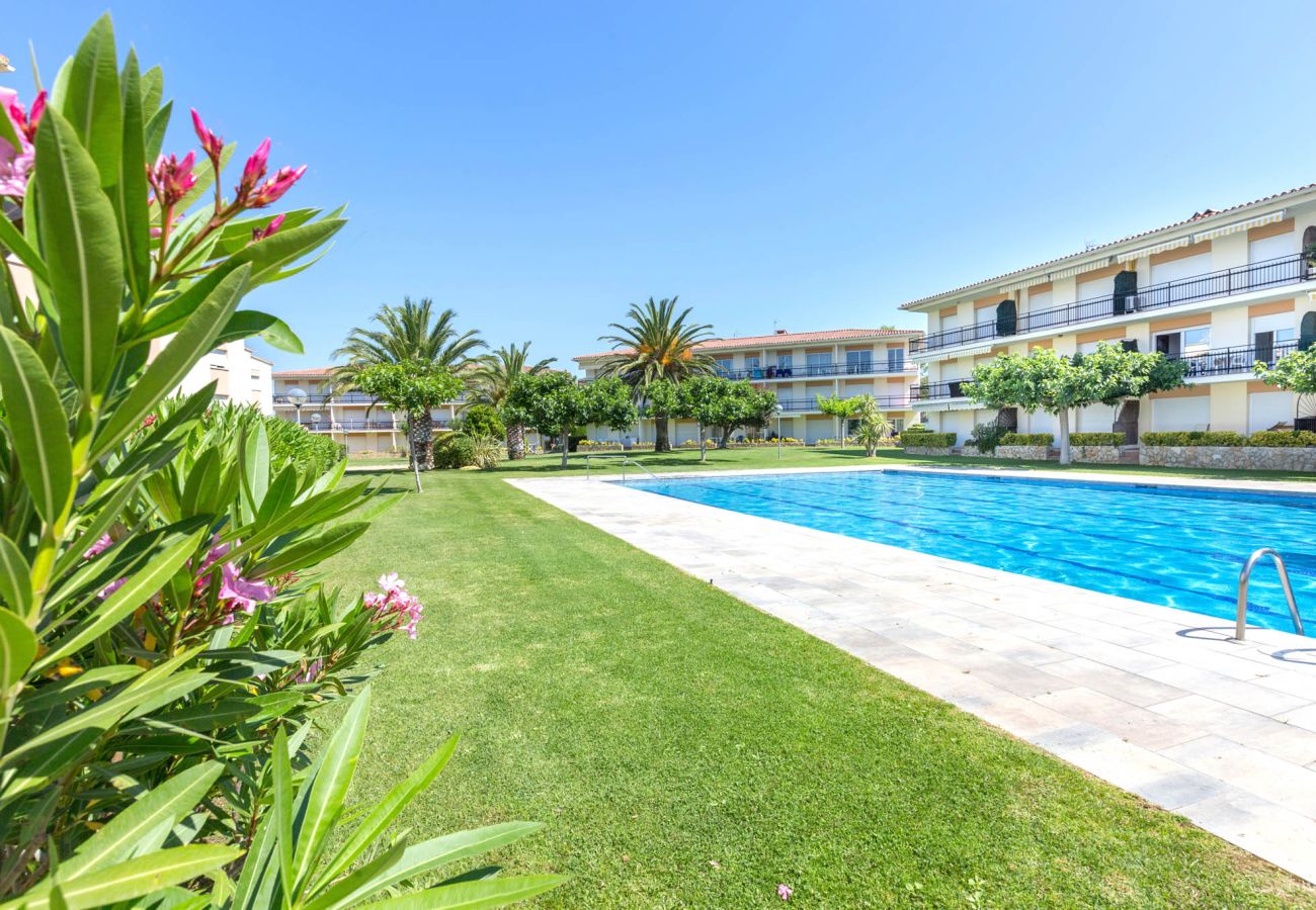 Apartamento en Calella de Palafrugell - 1CB K2 - Apartamento con dos habitaciones en una zona muy tranquila con jardín y piscina comunitaria cerca de la playa de Calella de Palafrugell