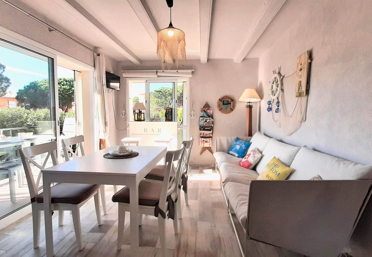 Apartamento en Calella de Palafrugell - 1CB K2 - Apartamento con dos habitaciones en una zona muy tranquila con jardín y piscina comunitaria cerca de la playa de Calella de Palafrugell