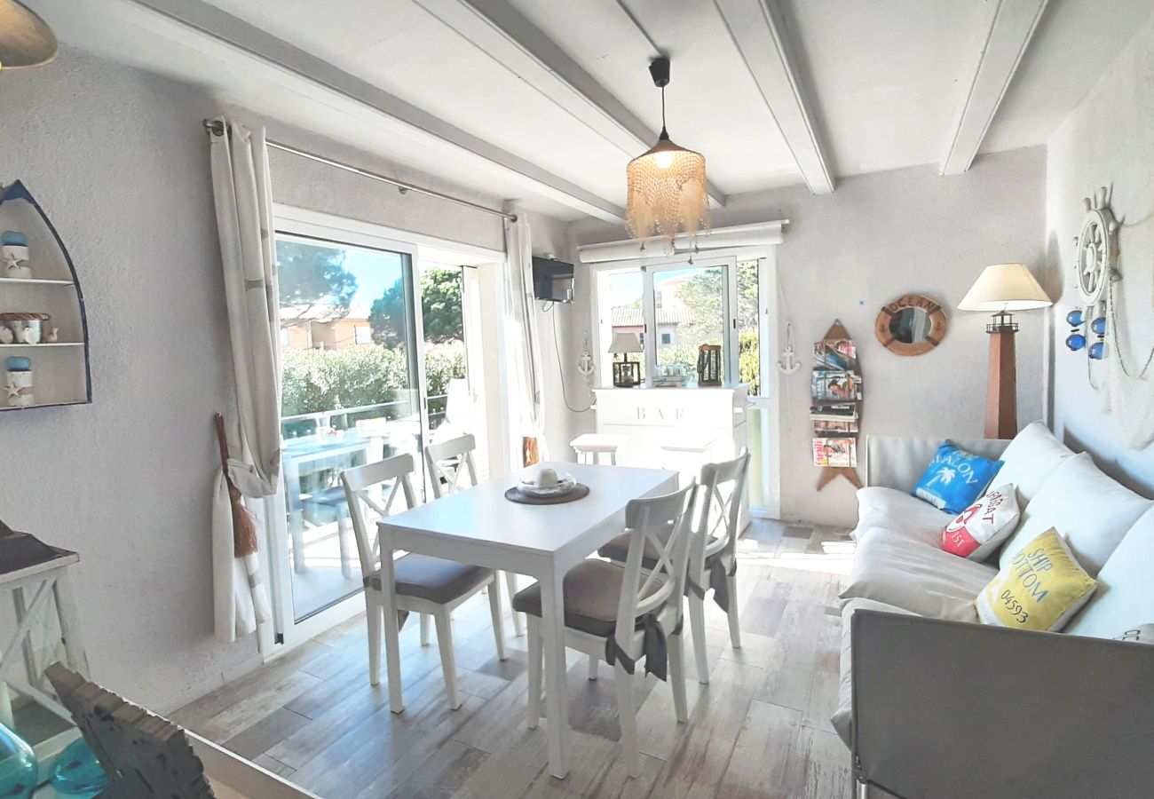 Apartamento en Calella de Palafrugell - 1CB K2 - Apartamento con dos habitaciones en una zona muy tranquila con jardín y piscina comunitaria cerca de la playa de Calella de Palafrugell