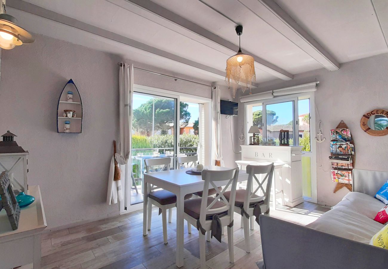 Apartamento en Calella de Palafrugell - 1CB K2 - Apartamento con dos habitaciones en una zona muy tranquila con jardín y piscina comunitaria cerca de la playa de Calella de Palafrugell