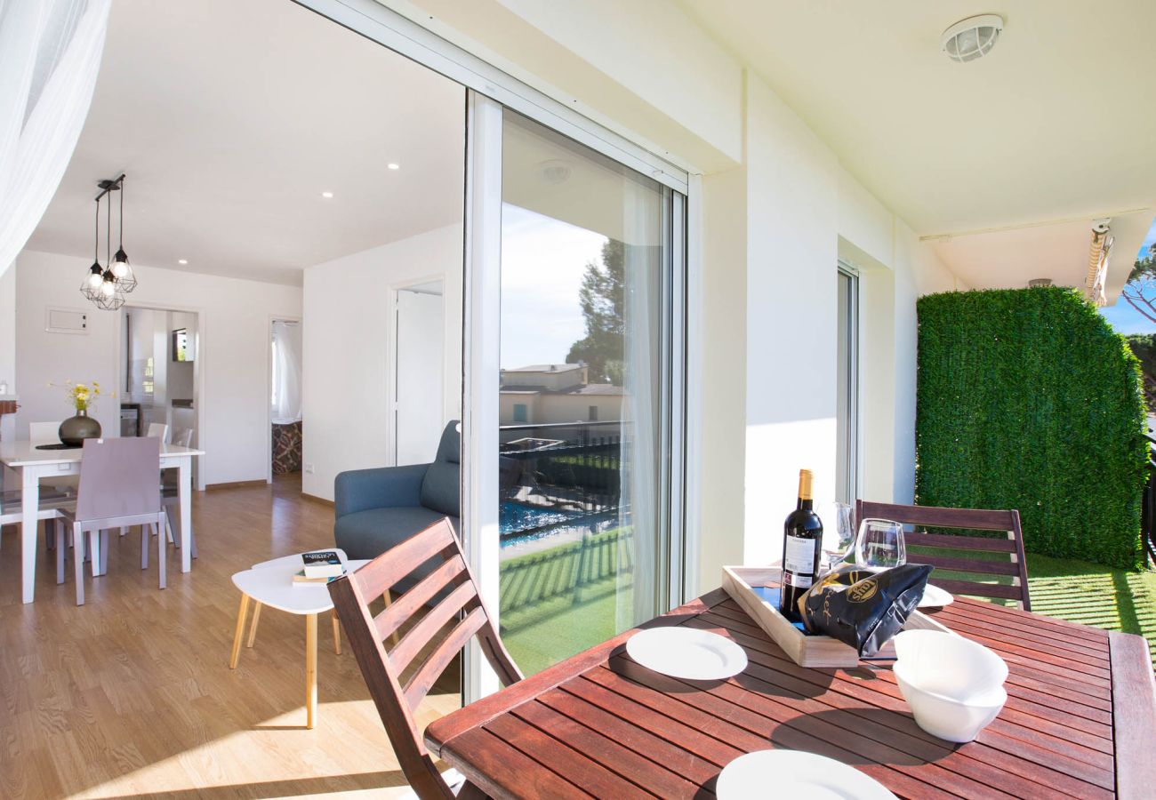 Apartamento en Calella de Palafrugell - 1CB T4 - Apartamento totalmente reformado en una zona muy tranquila con jardín y piscina comunitaria cerca de la playa de Calella de Palafrugell