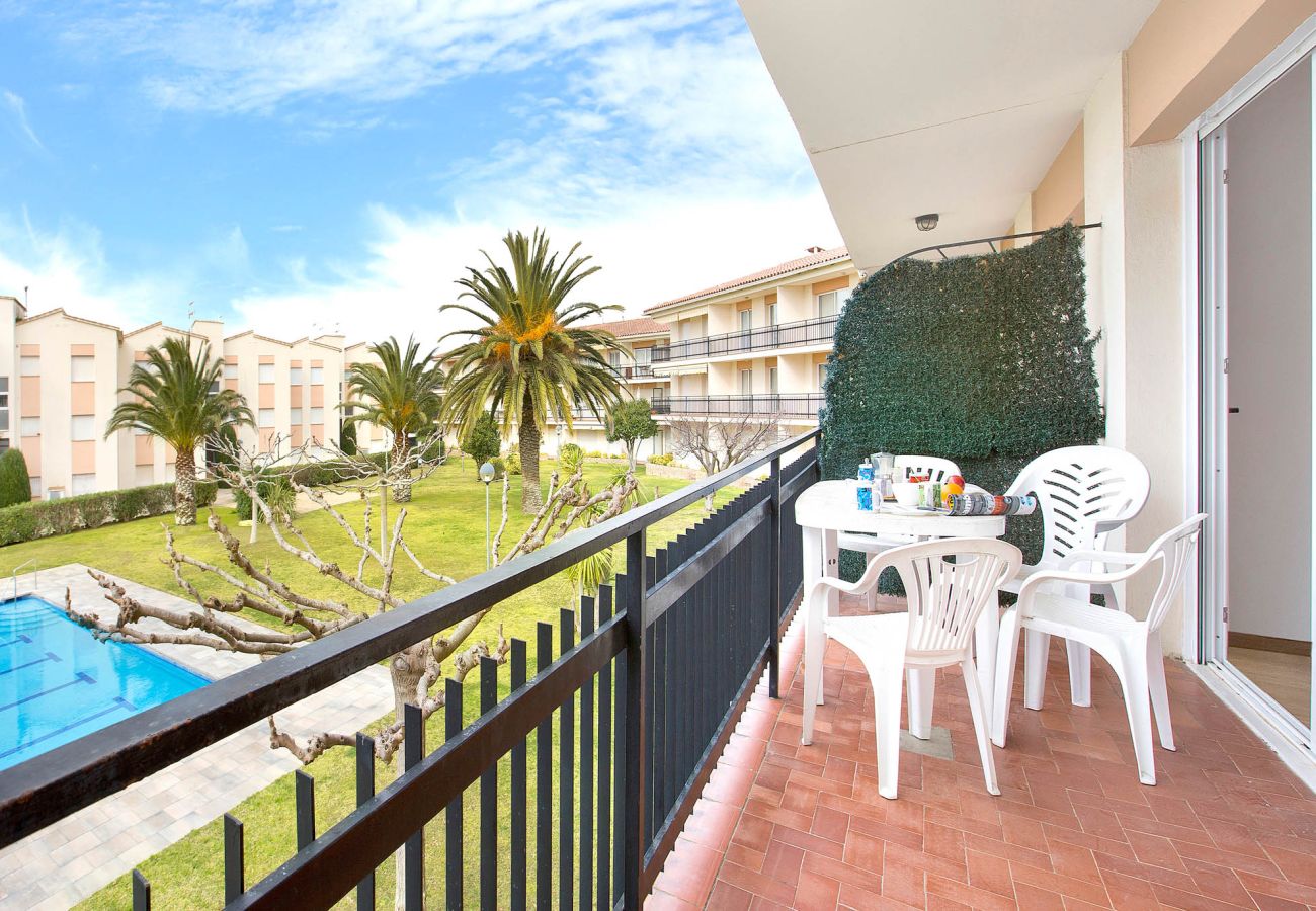 Apartamento en Calella de Palafrugell - 1CB T4 - Apartamento totalmente reformado en una zona muy tranquila con jardín y piscina comunitaria cerca de la playa de Calella de Palafrugell