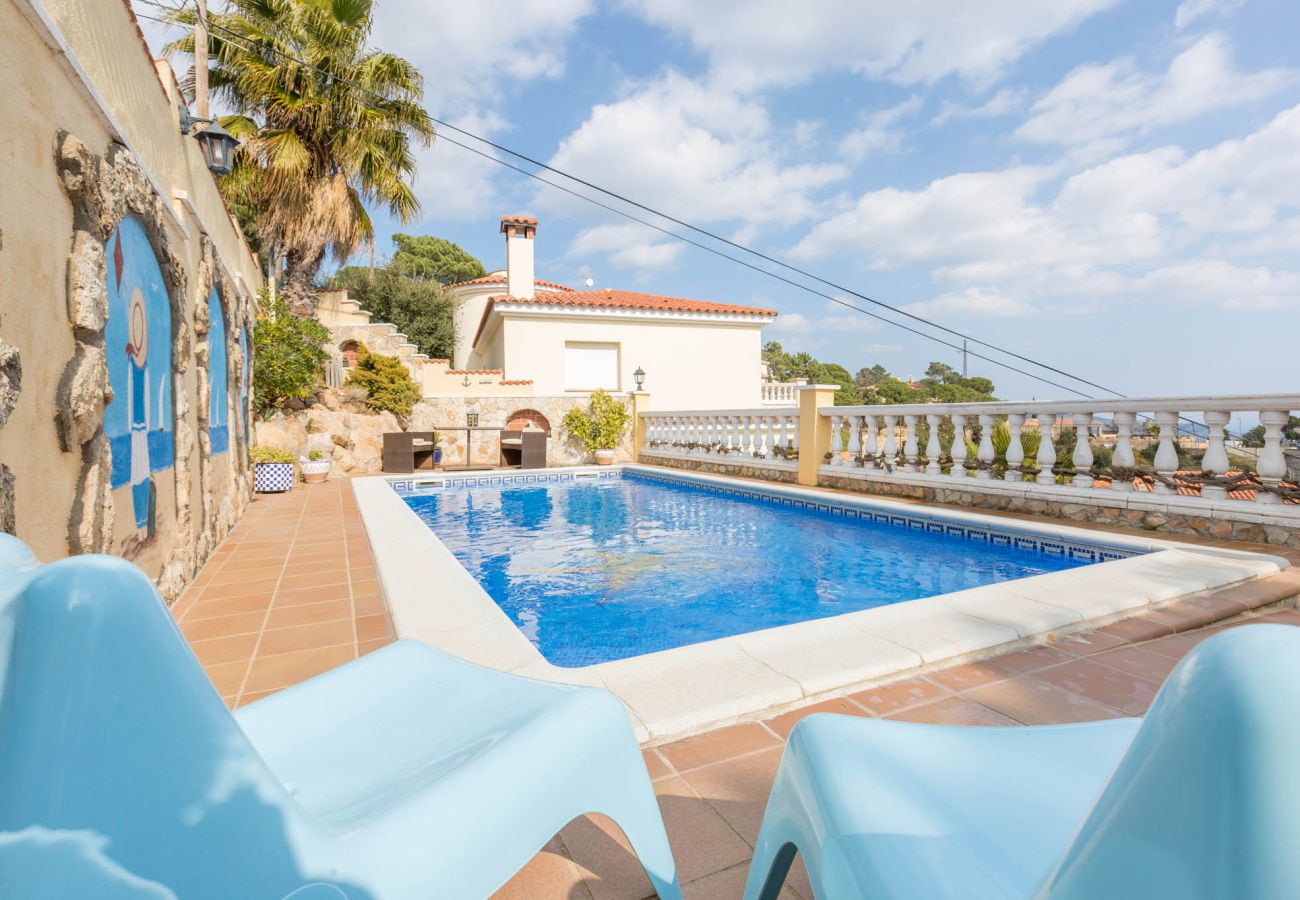 Villa en Lloret de Mar - 2CRISA01- Bonita casa con piscina privada y vistas al mar situada cerca de la playa