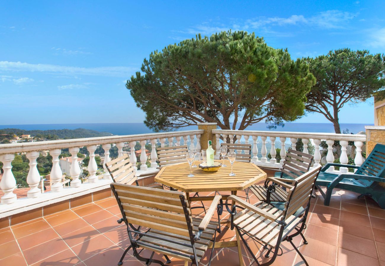 Villa en Lloret de Mar - 2CRISA01- Bonita casa con piscina privada y vistas al mar situada cerca de la playa