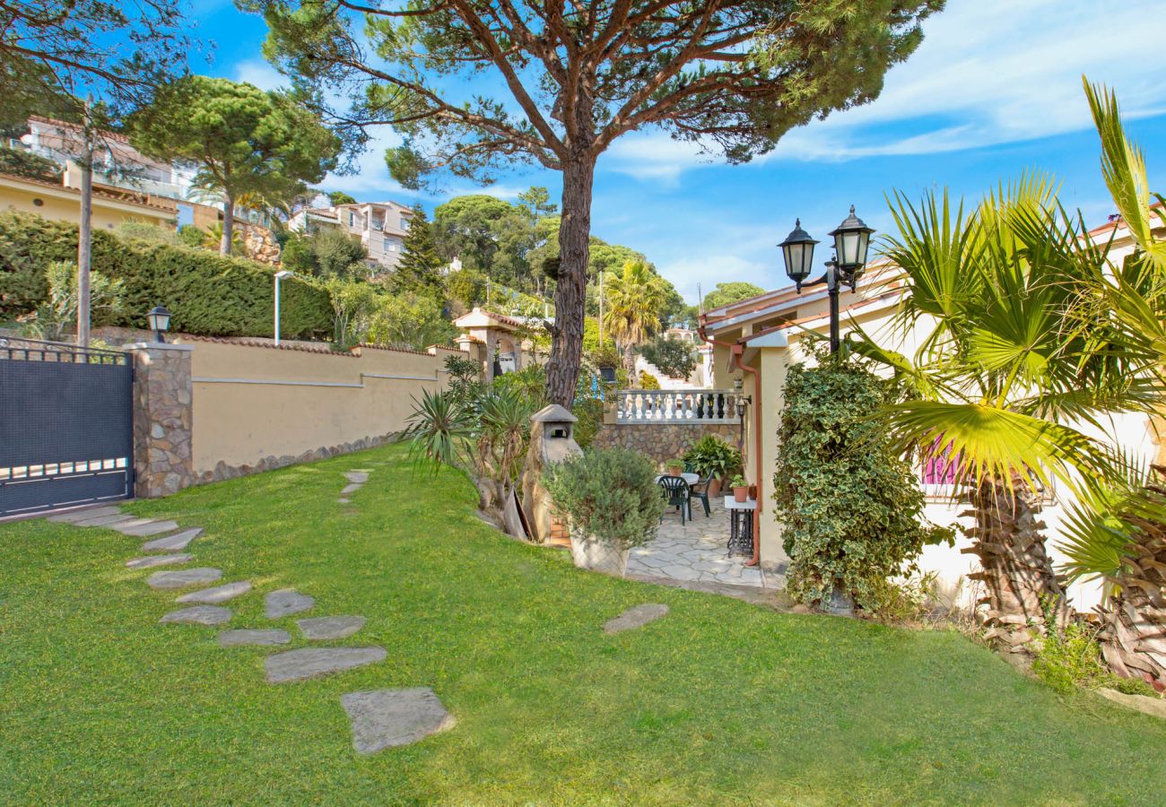 Villa en Lloret de Mar - 2CRISA01- Bonita casa con piscina privada y vistas al mar situada cerca de la playa