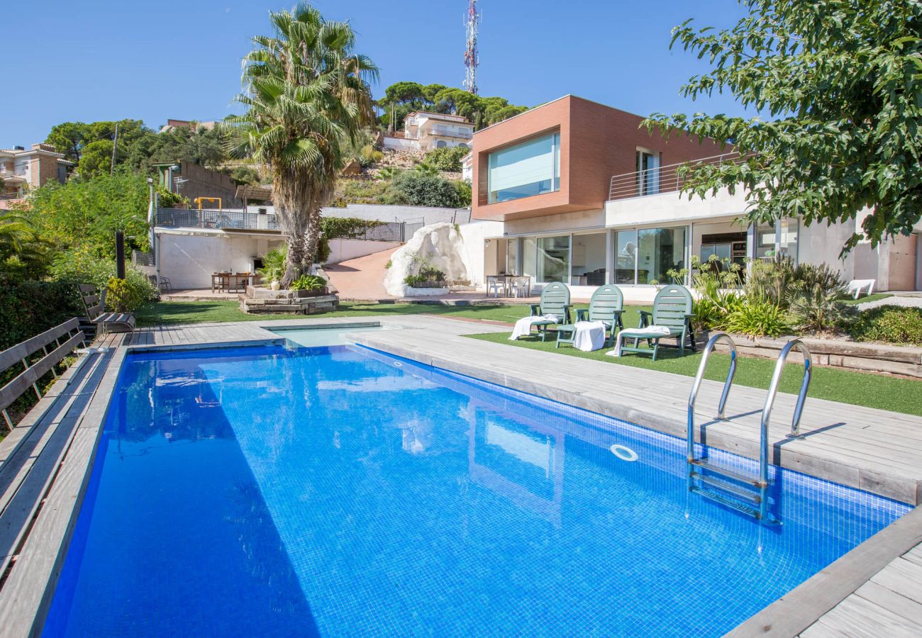 Villa en Lloret de Mar - 2CRIST01 - Preciosa casa de lujo con piscina, bonitas vistas al mar y situada cerca de la playa