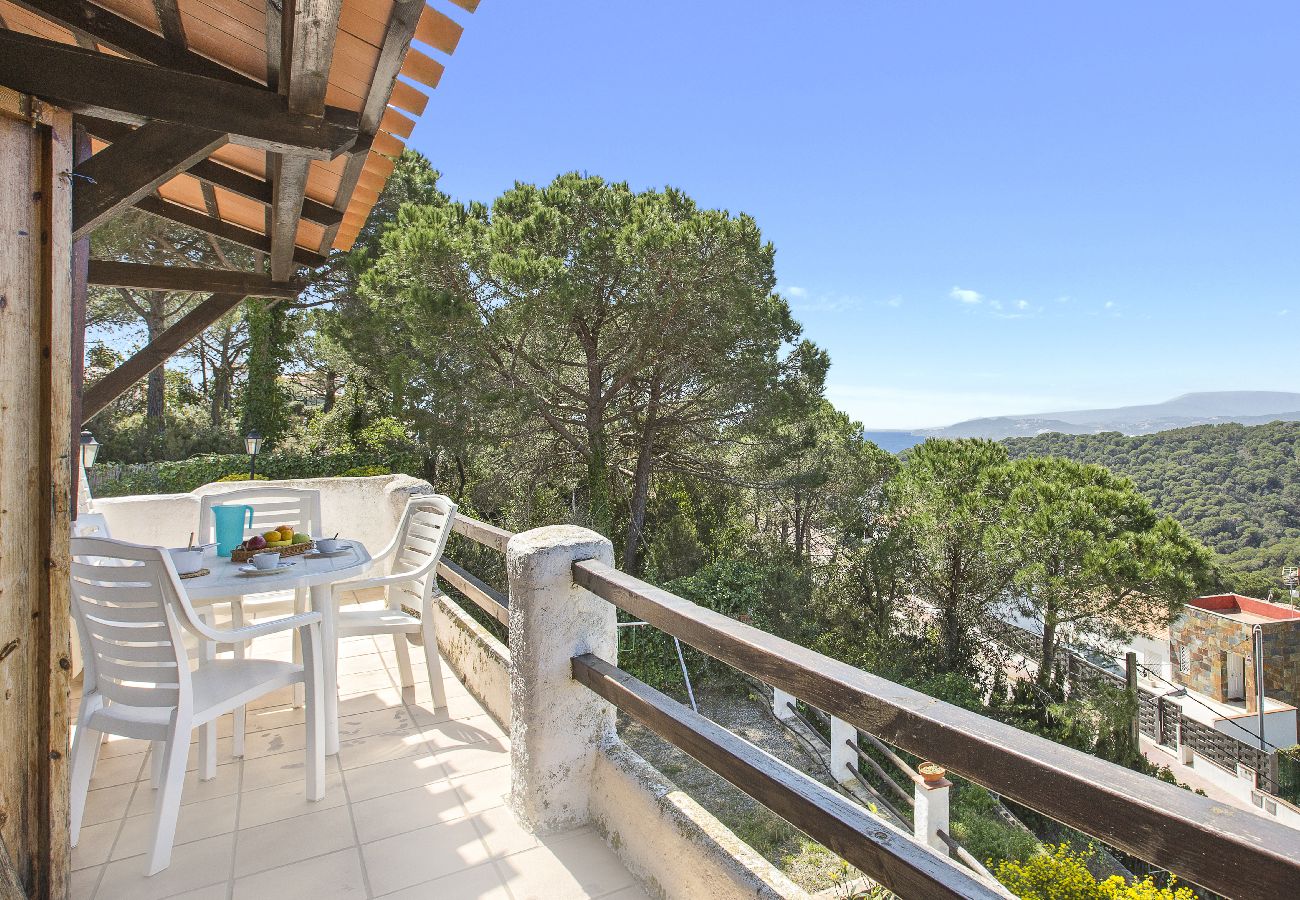 Villa en Lloret de Mar - 2IBI01 - Casa de 3 habitaciones con piscina privada y vistas al mar situada muy cerca de la playa 