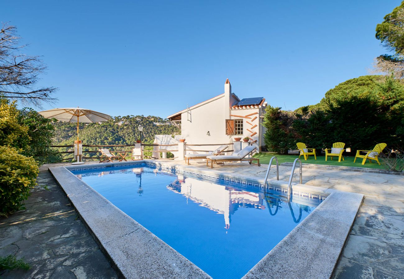 Villa en Lloret de Mar - 2SER01 - Casa de 3 habitaciones con piscina privada y vistas al mar situada muy cerca de la playa 