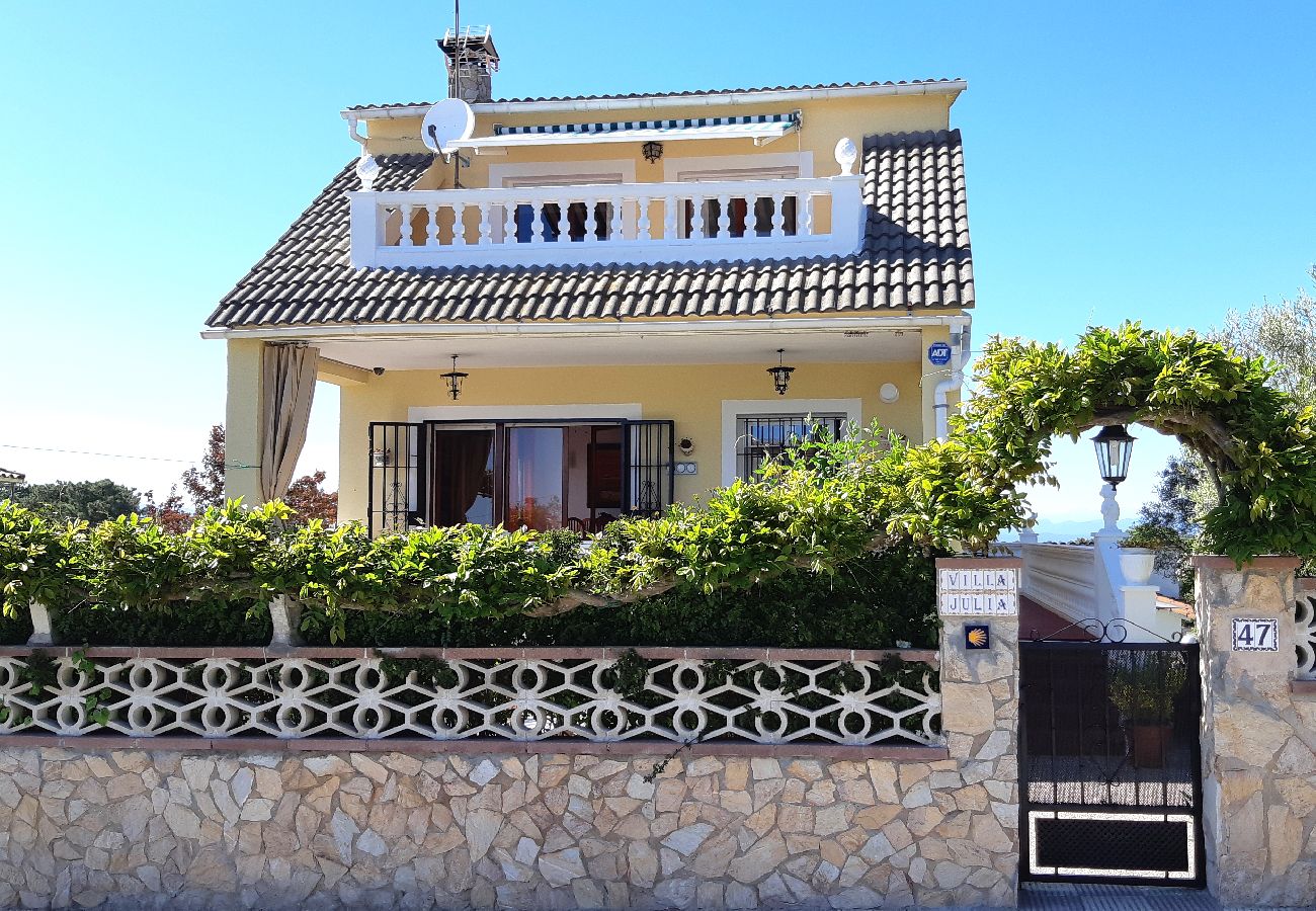 Villa en Lloret de Mar - 2JUL01 - Casa para 8 personas situada en una zona tranquila a tan solo 7 km de la playa de Lloret de Mar.