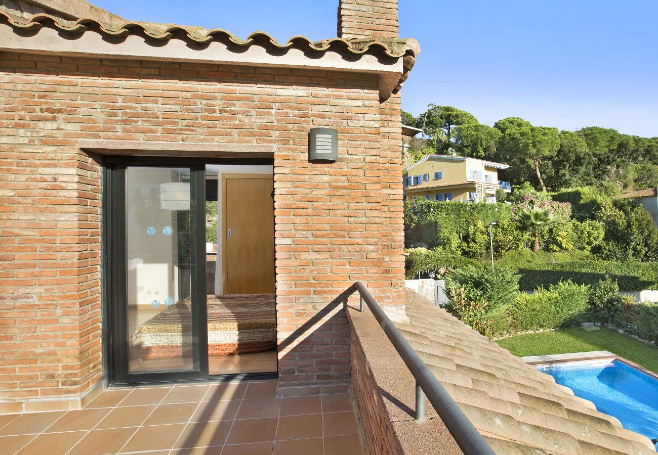 Villa en Lloret de Mar - 2LLEV02 -Preciosa casa para 8 personas con piscina privada situada en una zona tranquila cerca de la playa