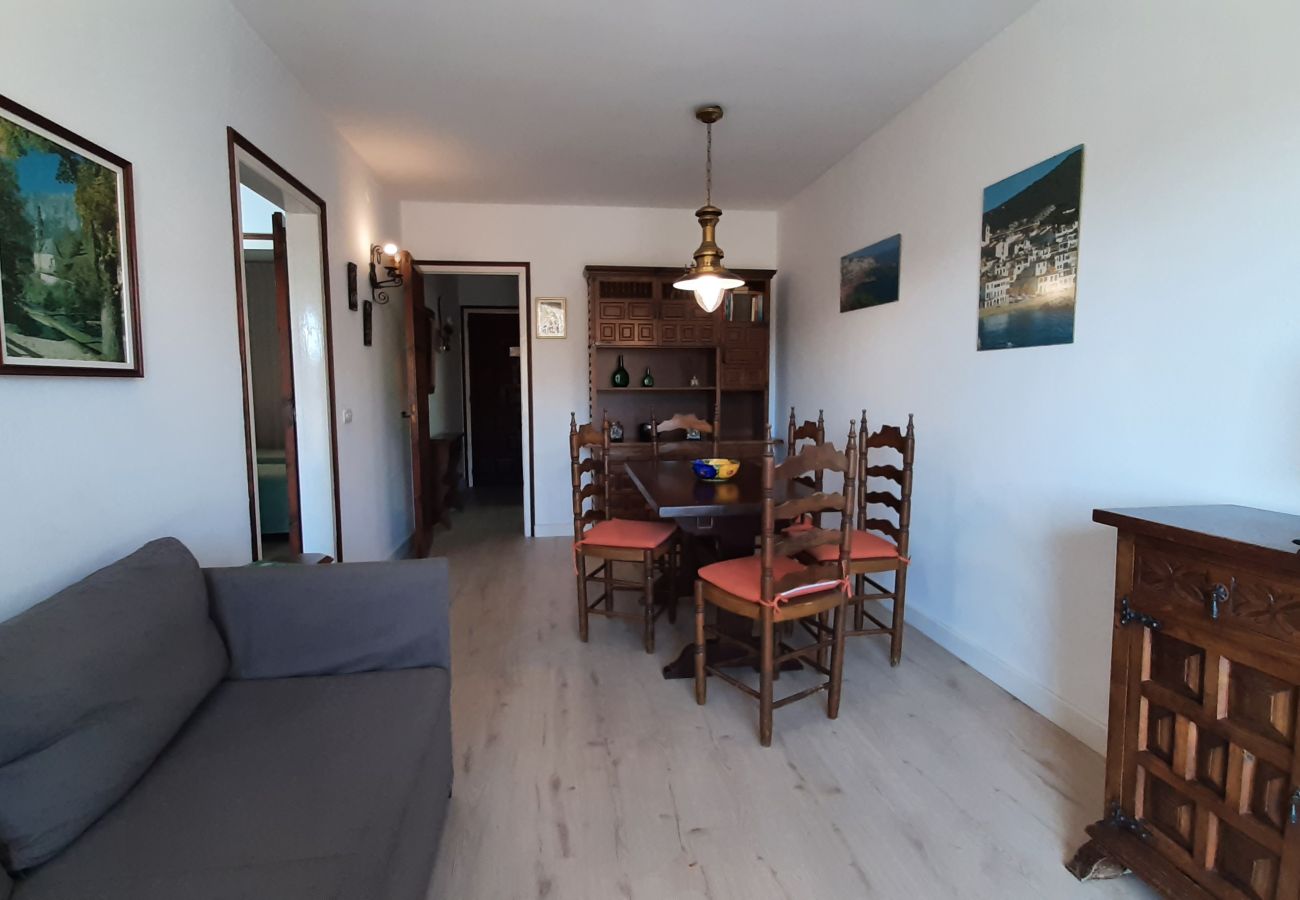 Apartamento en Calella de Palafrugell - 1MG G2 - Apartamento básico con piscina comunitaria situado a  400m de la playa de Calella de Palafrugell