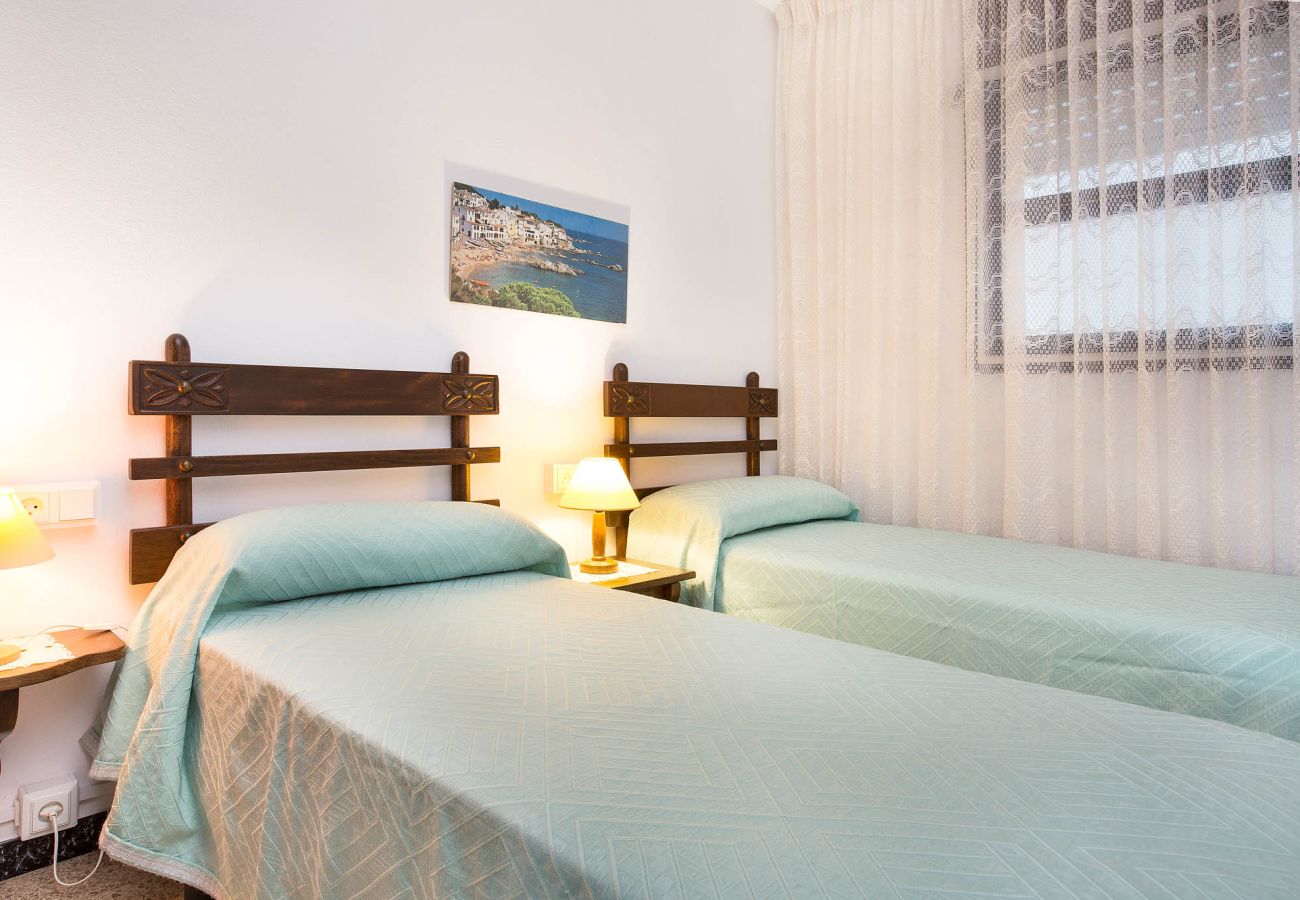 Apartamento en Calella de Palafrugell - 1MG G2 - Apartamento básico con piscina comunitaria situado a  400m de la playa de Calella de Palafrugell