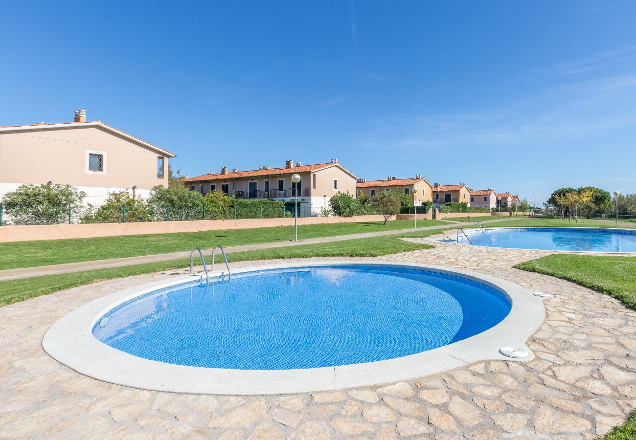 Villa en Torroella de Montgri - 1MP 44 - Casa adosada ubicada en un complejo residencial tranquilo con piscina y jardines comunitarios a 100m de la playa de Pals