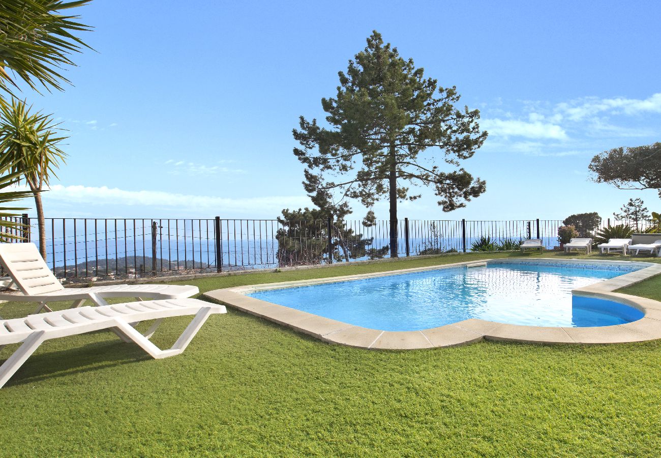 Villa en Lloret de Mar - 2PAL01- Casa con piscina privada y bonitas vistas al mar situada cerca de la playa