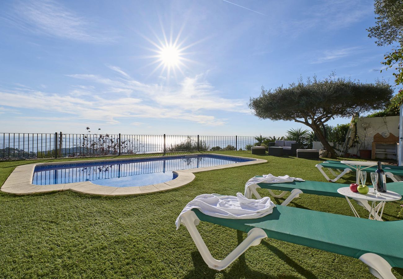 Villa en Lloret de Mar - 2PAL01- Casa con piscina privada y bonitas vistas al mar situada cerca de la playa